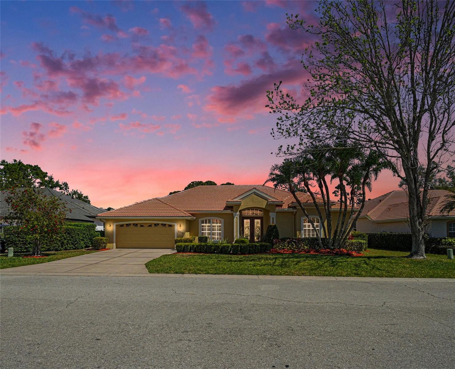 Single Family Residence in SARASOTA, FL - Daniel Dourado