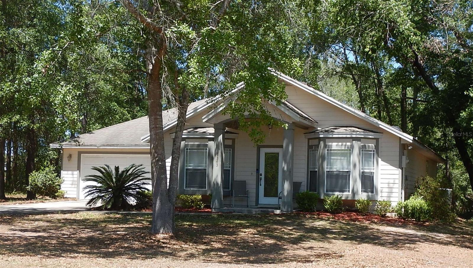 Single Family Residence in HAMPTON, FL - Daniel Dourado
