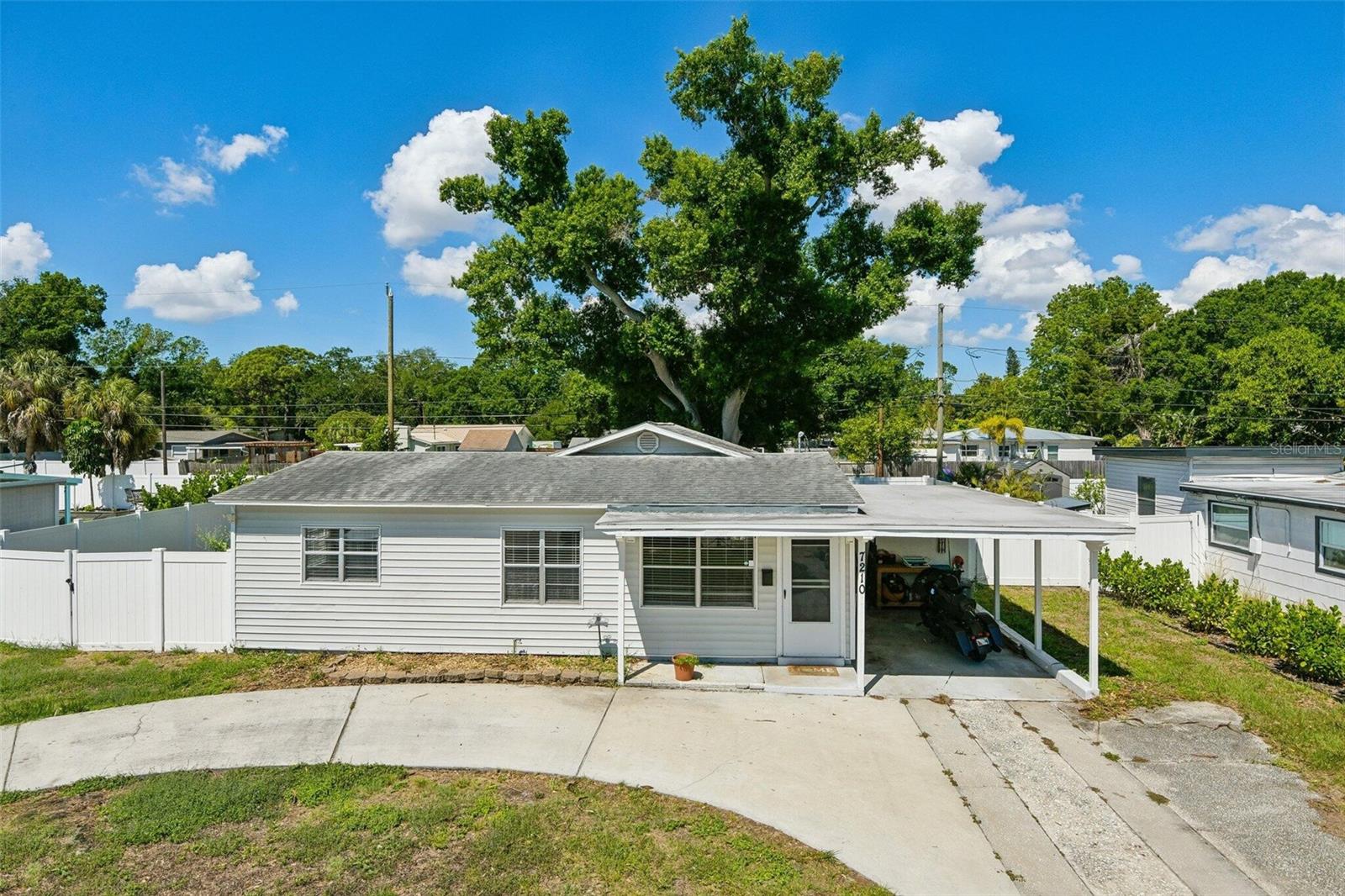 Single Family Residence em ST PETERSBURG, FL - Daniel Dourado