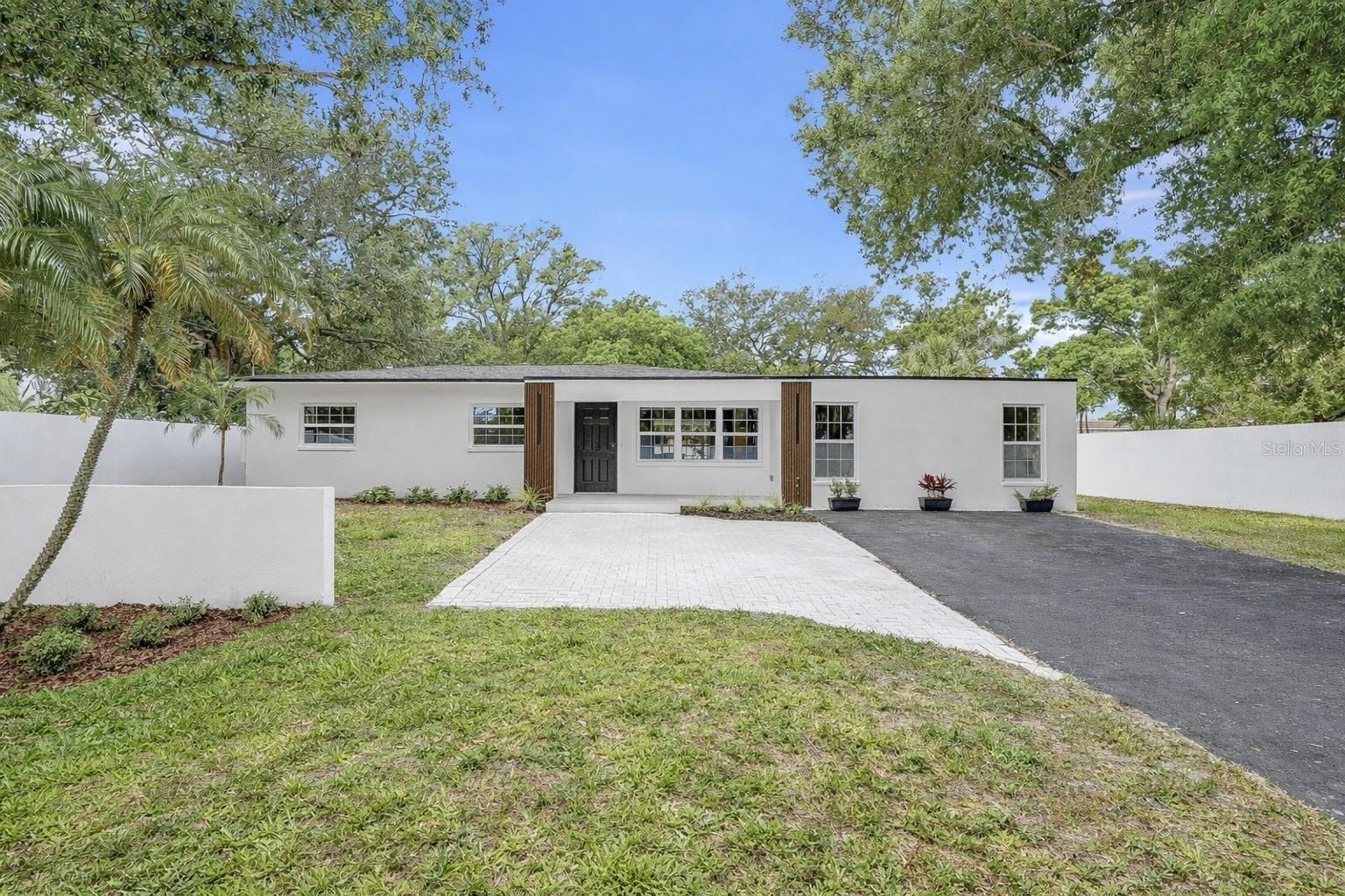 Single Family Residence in TAMPA, FL - Daniel Dourado