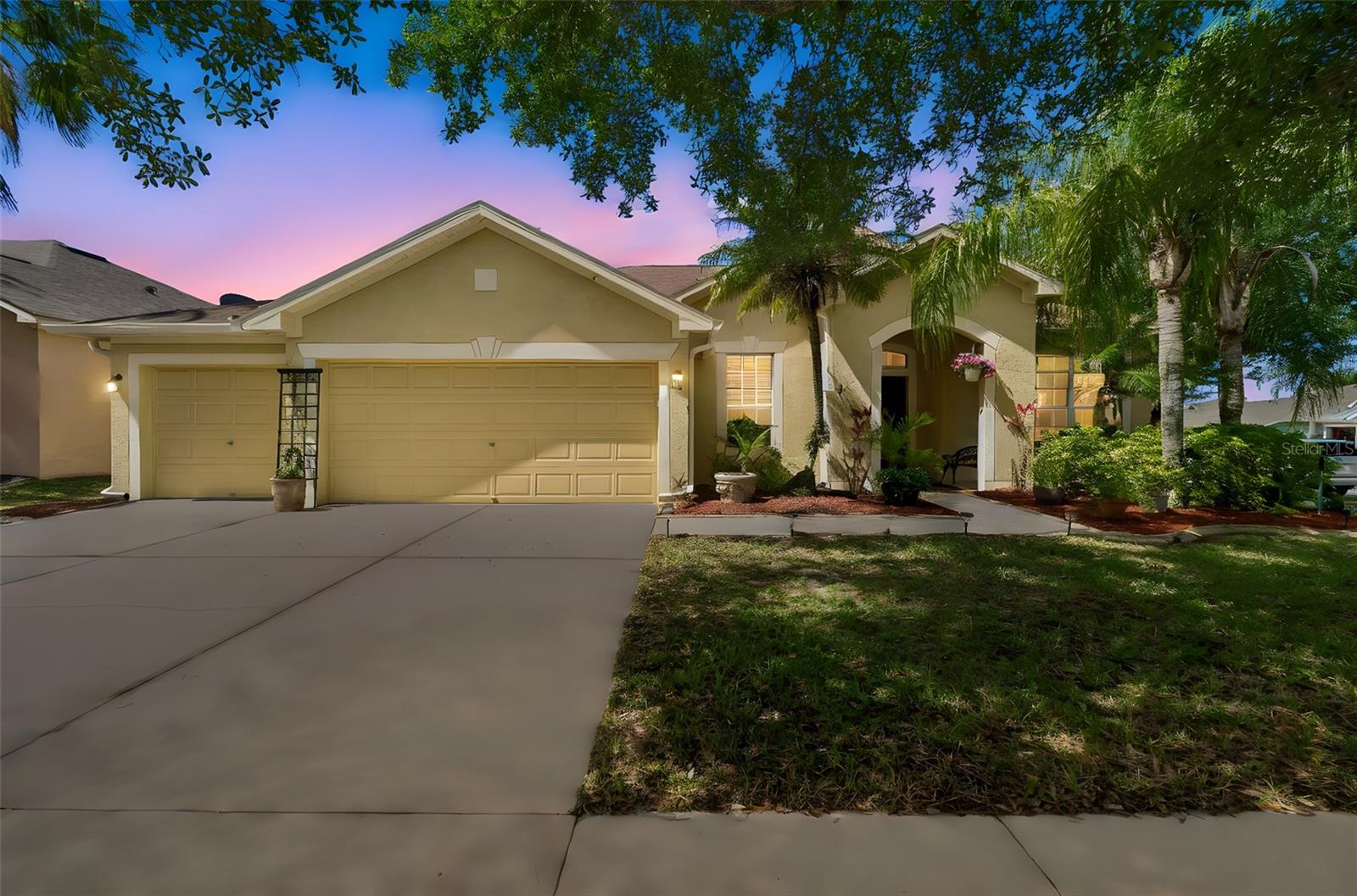Single Family Residence in RIVERVIEW, FL - Daniel Dourado