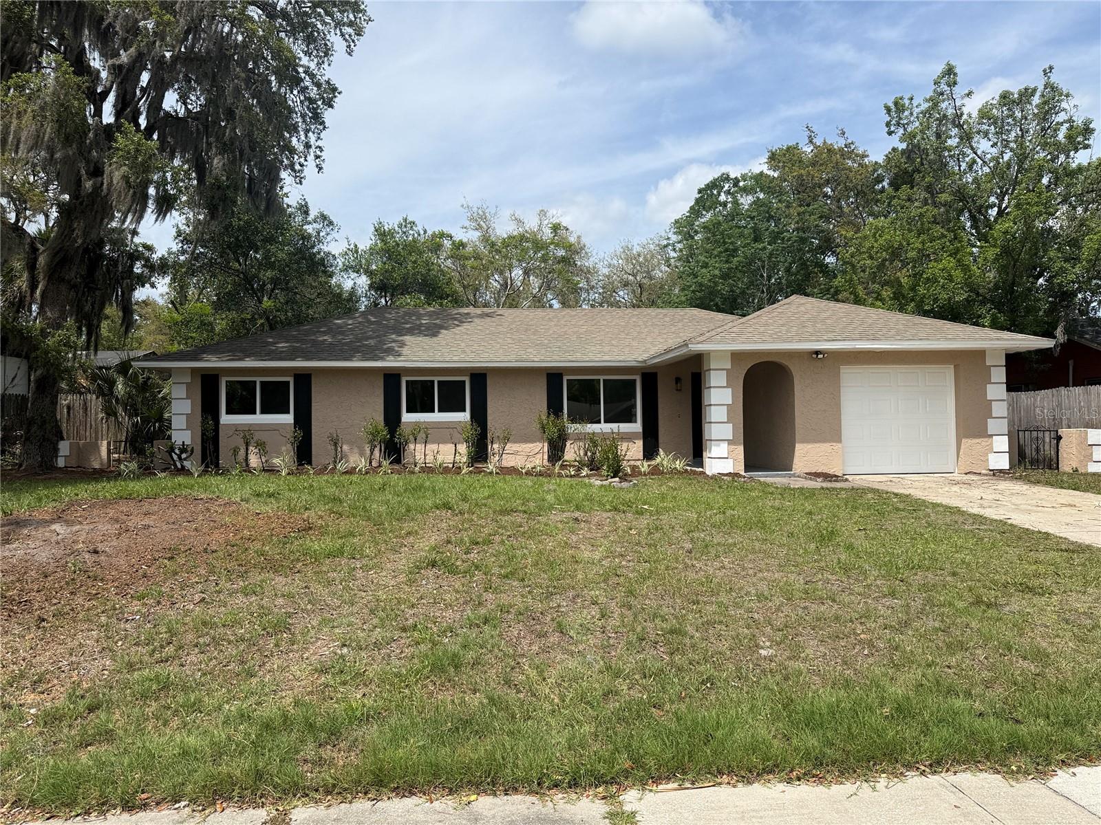 Single Family Residence in LONGWOOD, FL - Daniel Dourado