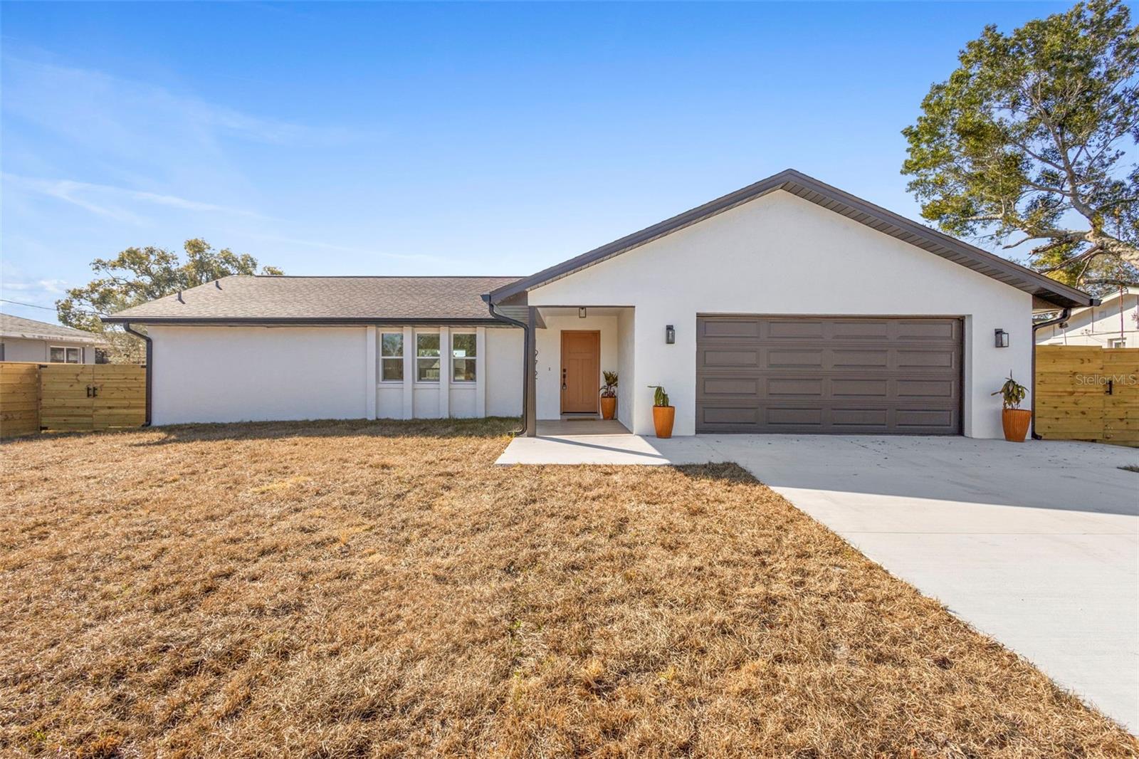 Single Family Residence in DELTONA, FL - Daniel Dourado