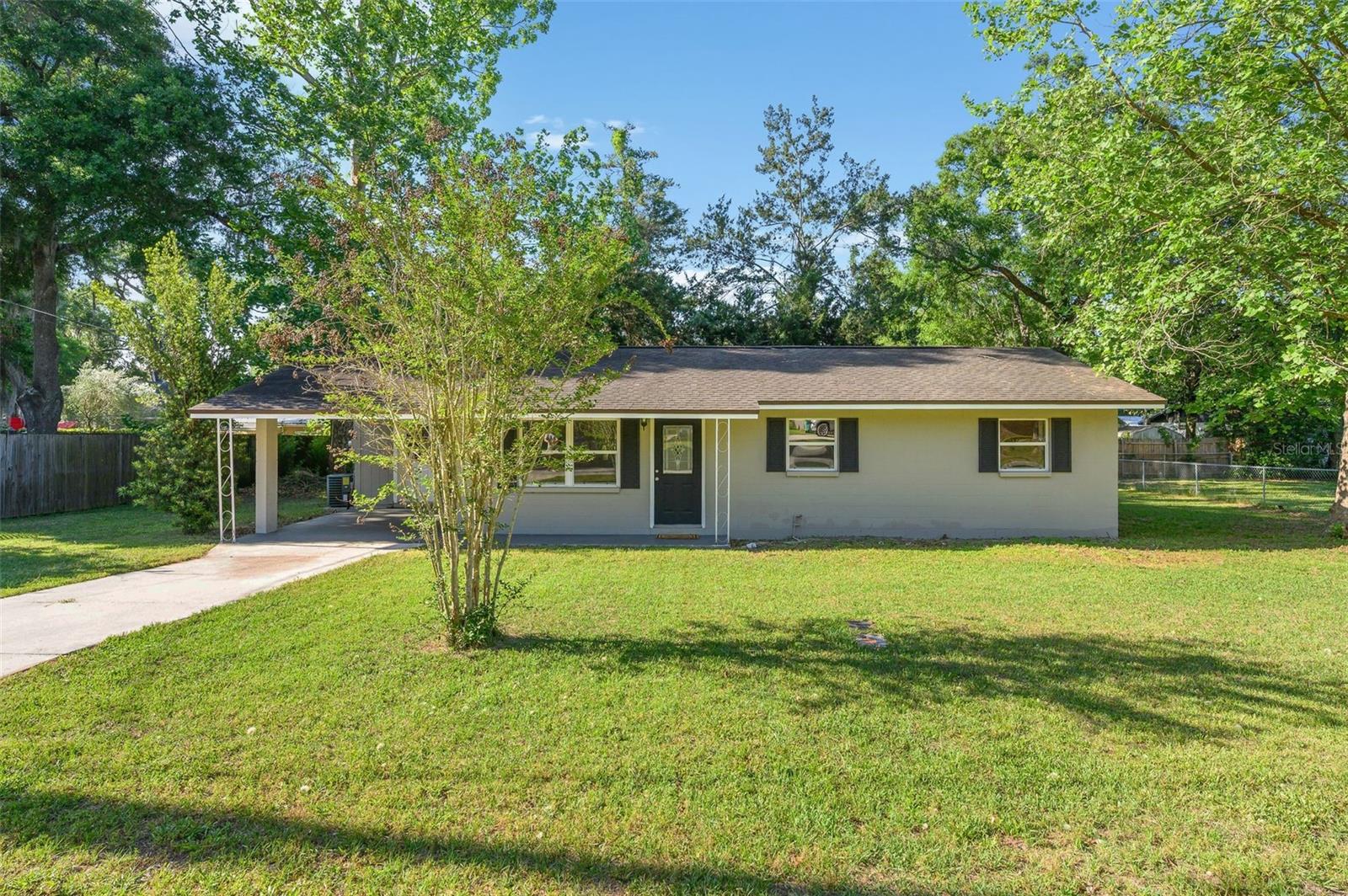 Single Family Residence em NEWBERRY, FL - Daniel Dourado