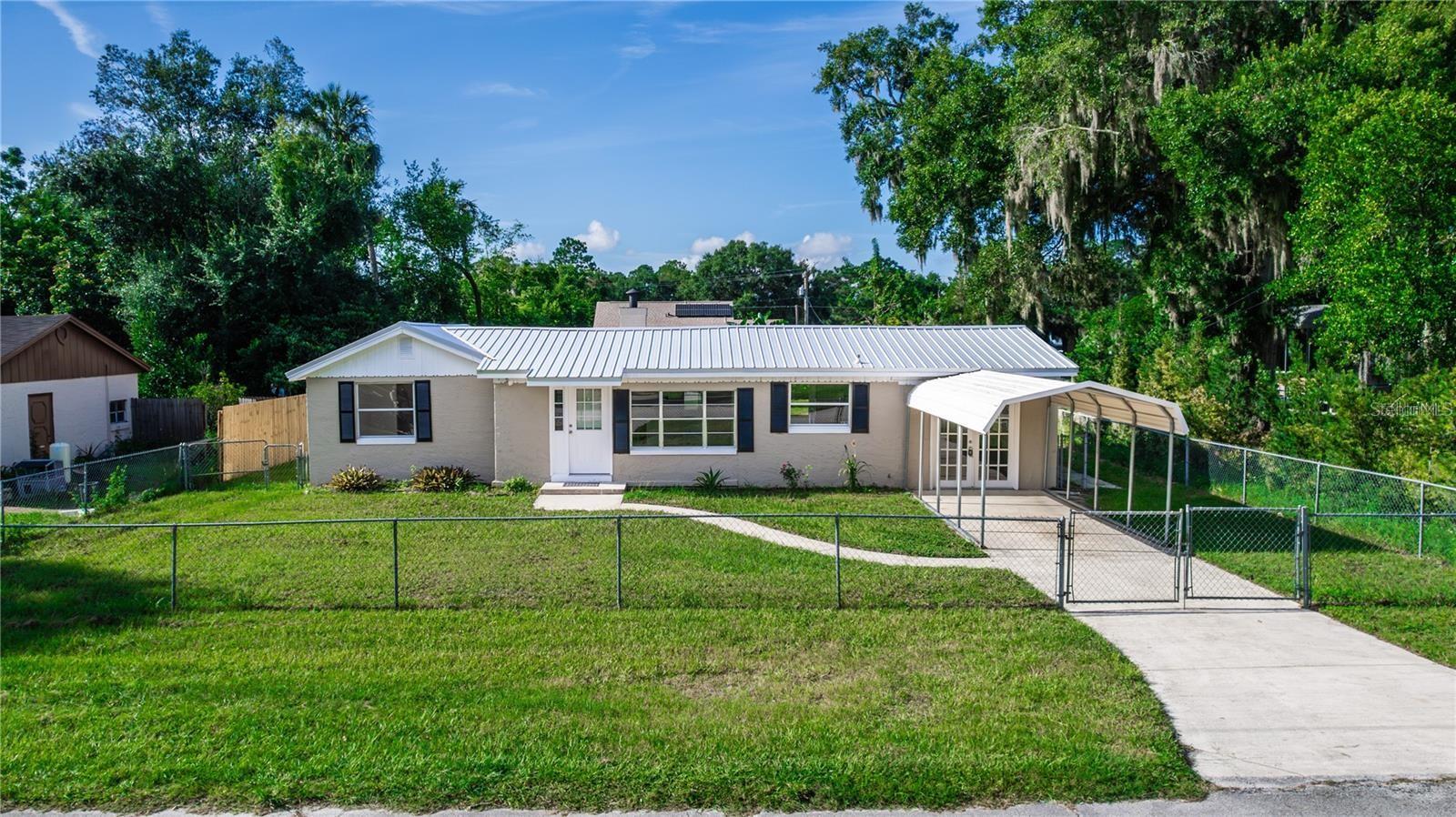 Single Family Residence in DEBARY, FL - Daniel Dourado