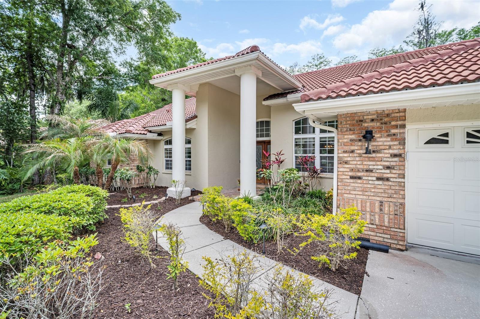 Single Family Residence in OLDSMAR, FL - Daniel Dourado