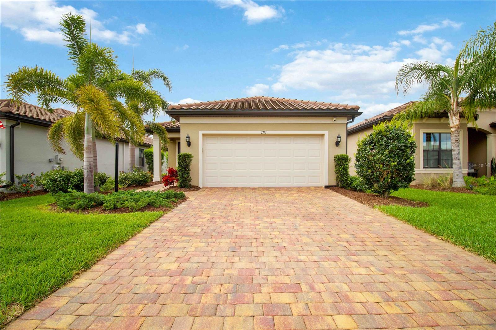 Single Family Residence in LAKEWOOD RANCH, FL - Daniel Dourado