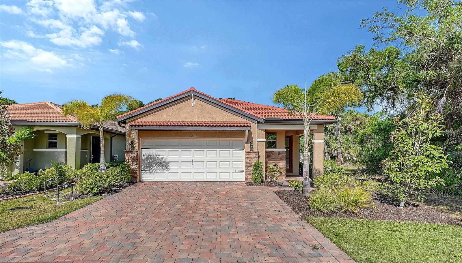 Single Family Residence in NOKOMIS, FL - Daniel Dourado