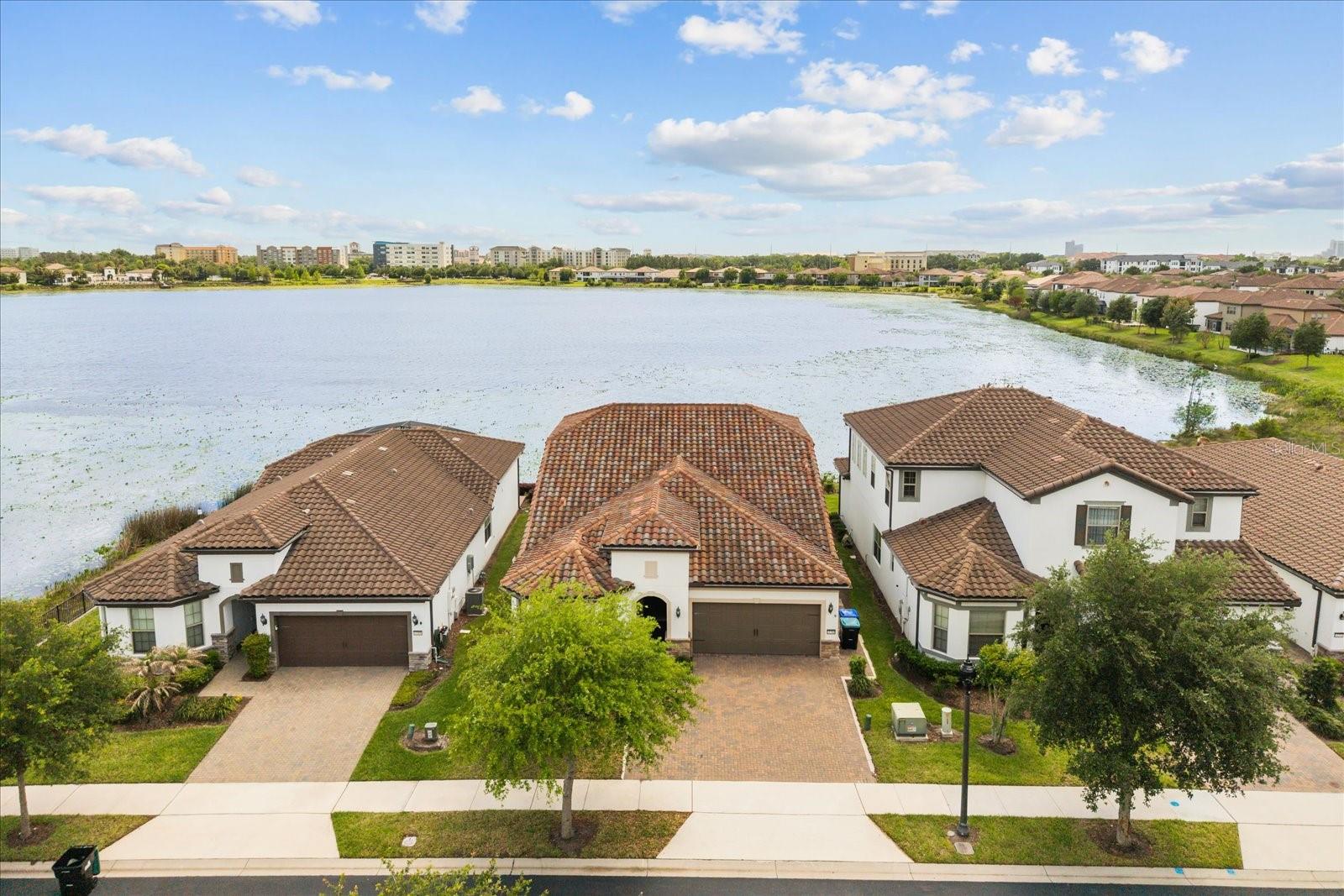Single Family Residence in ORLANDO, FL - Daniel Dourado