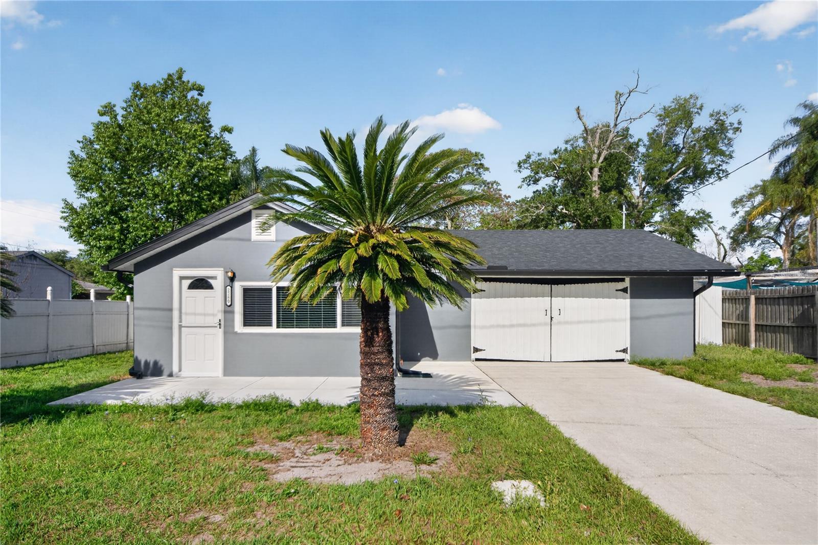 Single Family Residence in ORLANDO, FL - Daniel Dourado