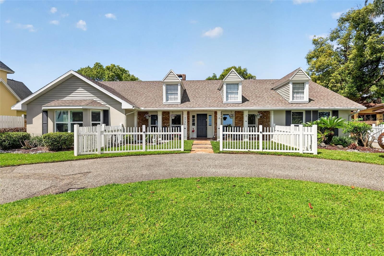 Single Family Residence in MOUNT DORA, FL - Daniel Dourado
