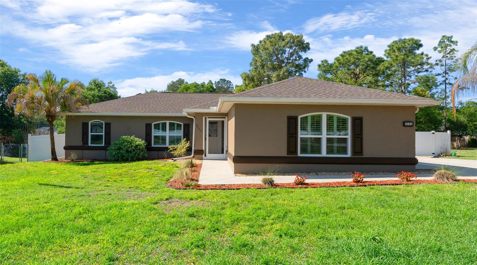 Single Family Residence em SUMMERFIELD, FL - Daniel Dourado