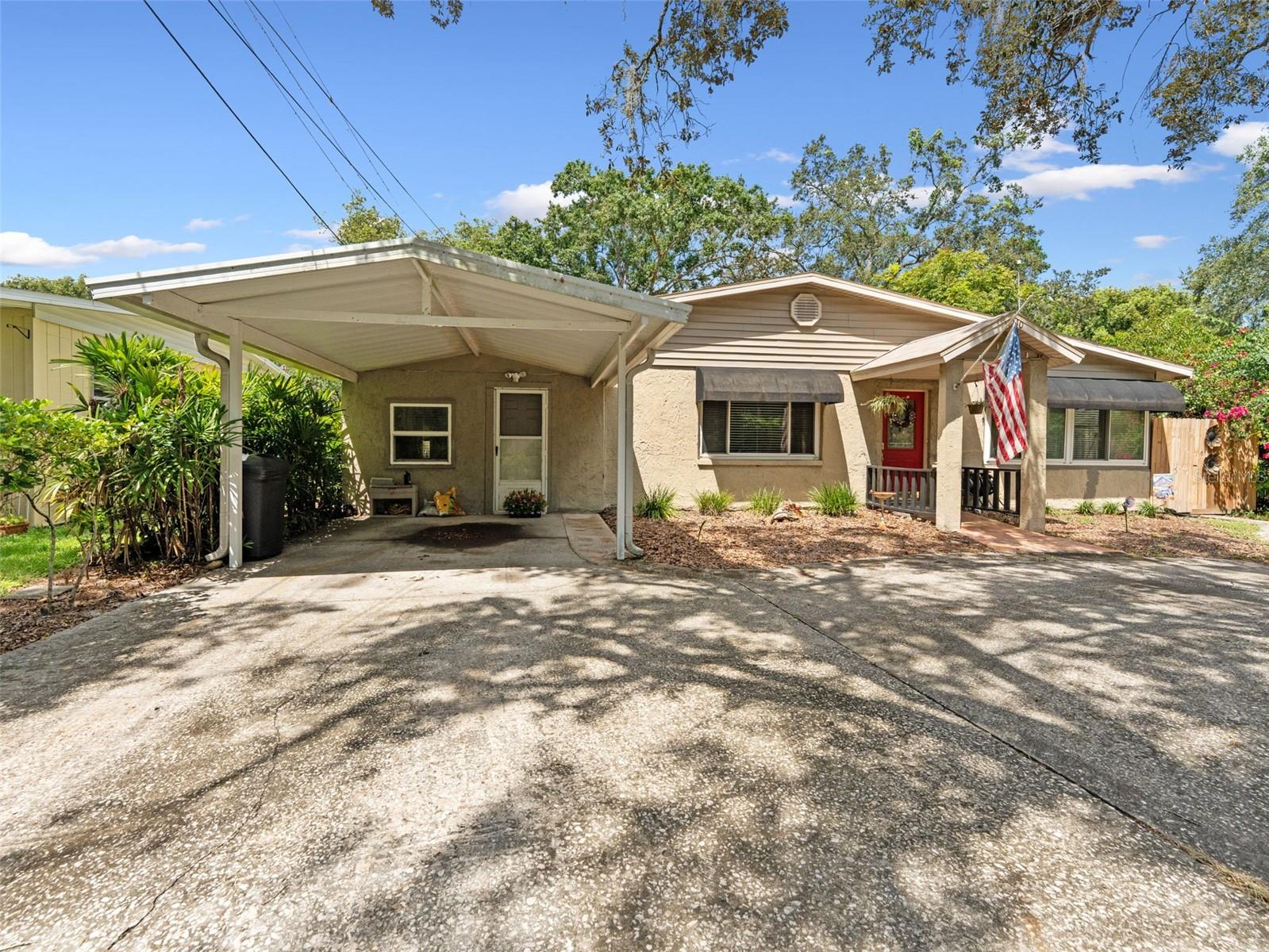 Single Family Residence in TAMPA, FL - Daniel Dourado