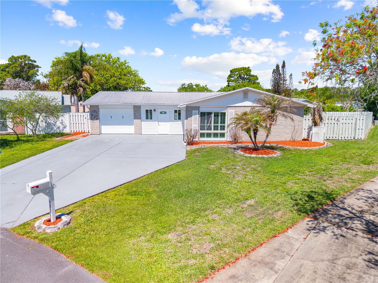 Single Family Residence em WEST MELBOURNE, FL - Daniel Dourado