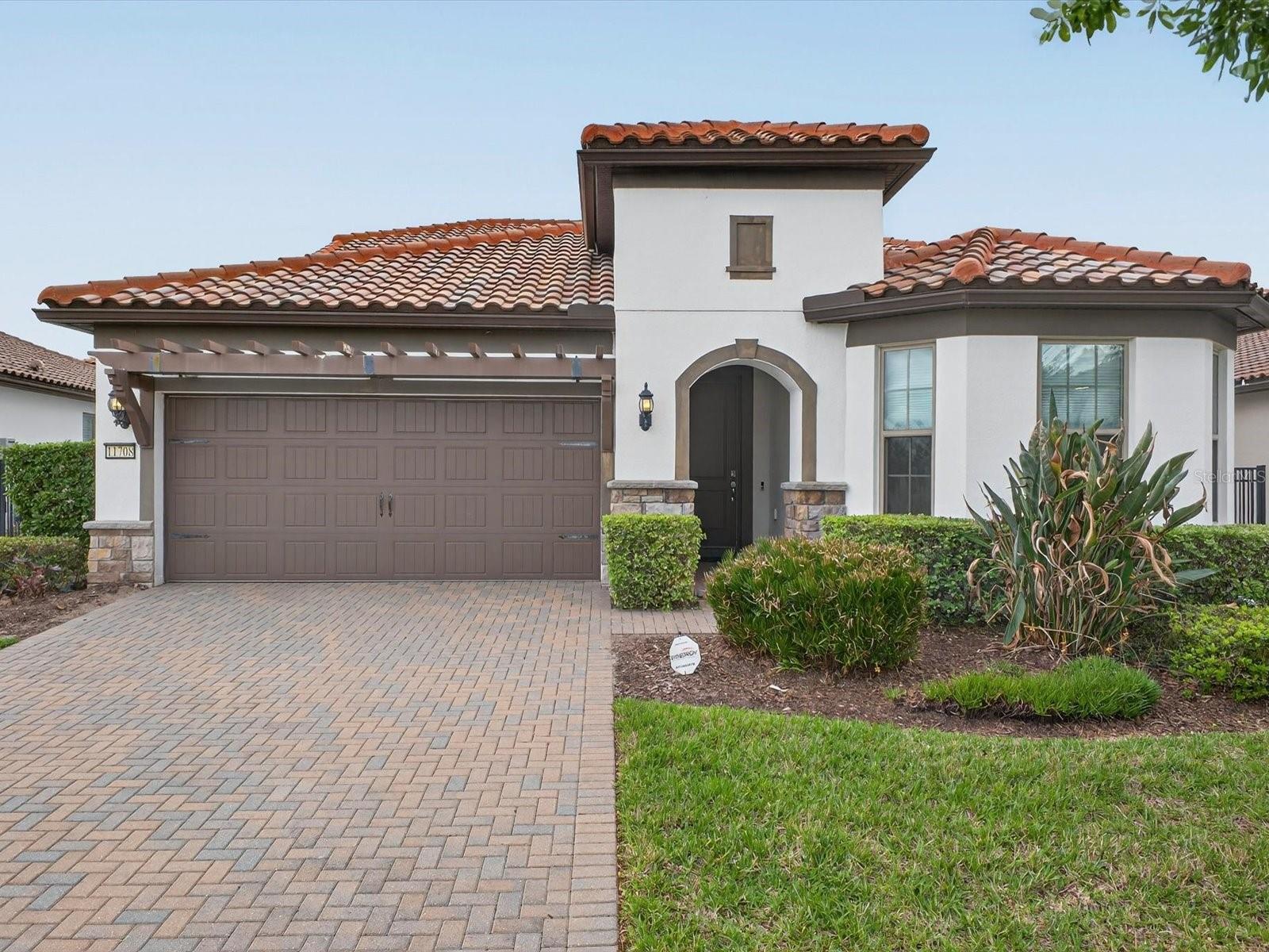 Single Family Residence in ORLANDO, FL - Daniel Dourado