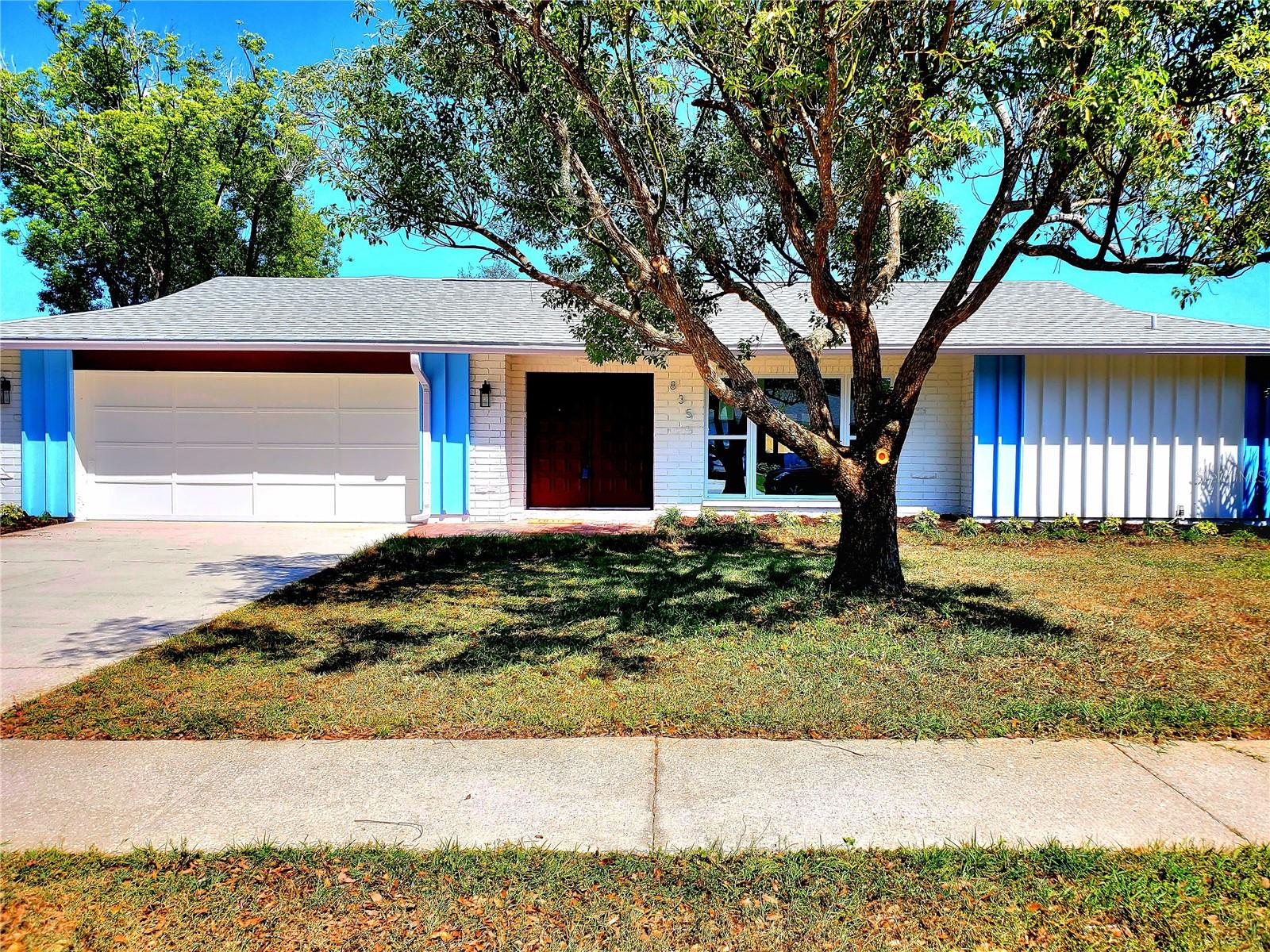 Single Family Residence in PALM HARBOR, FL - Daniel Dourado