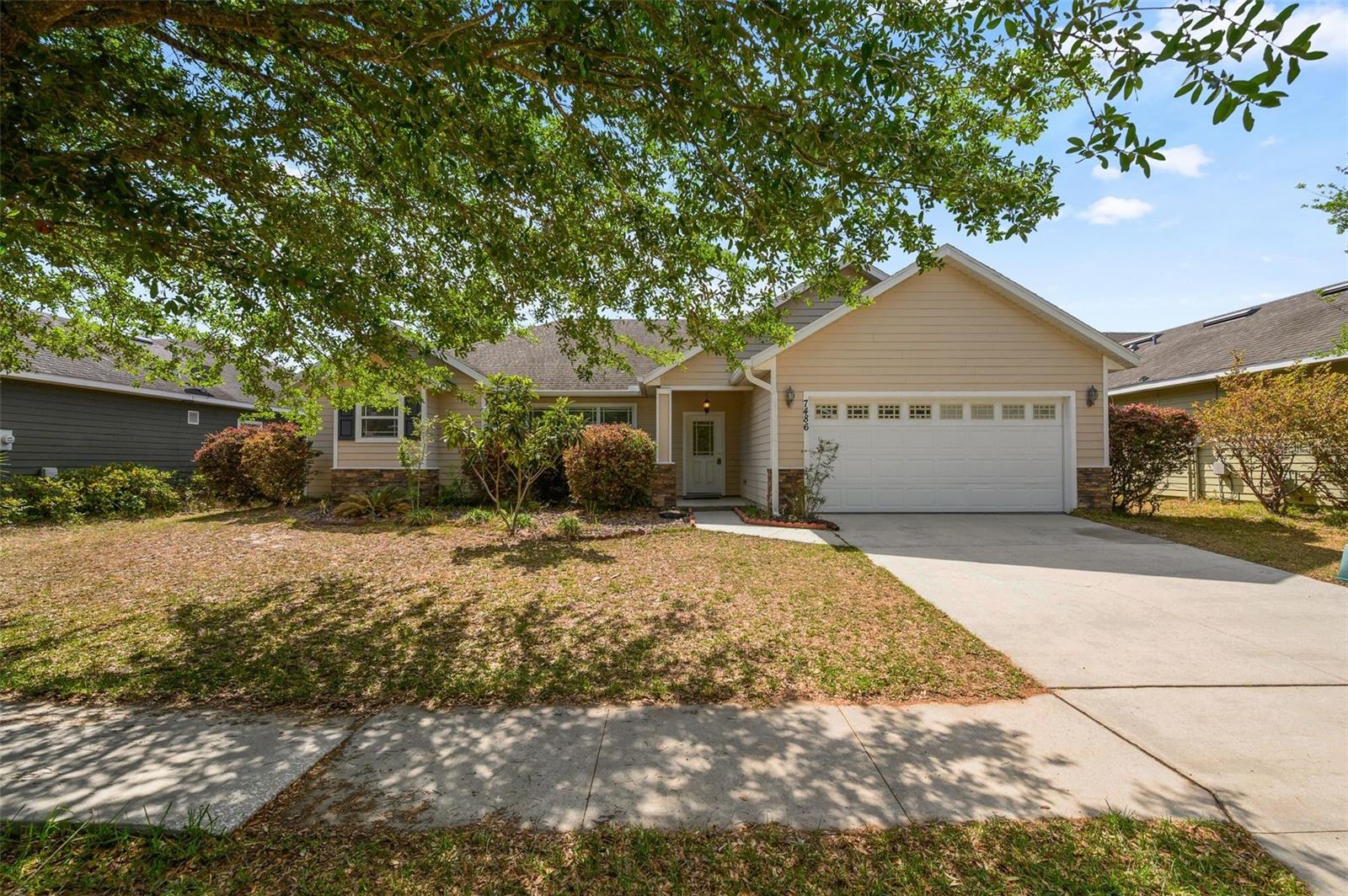 Single Family Residence in GAINESVILLE, FL - Daniel Dourado
