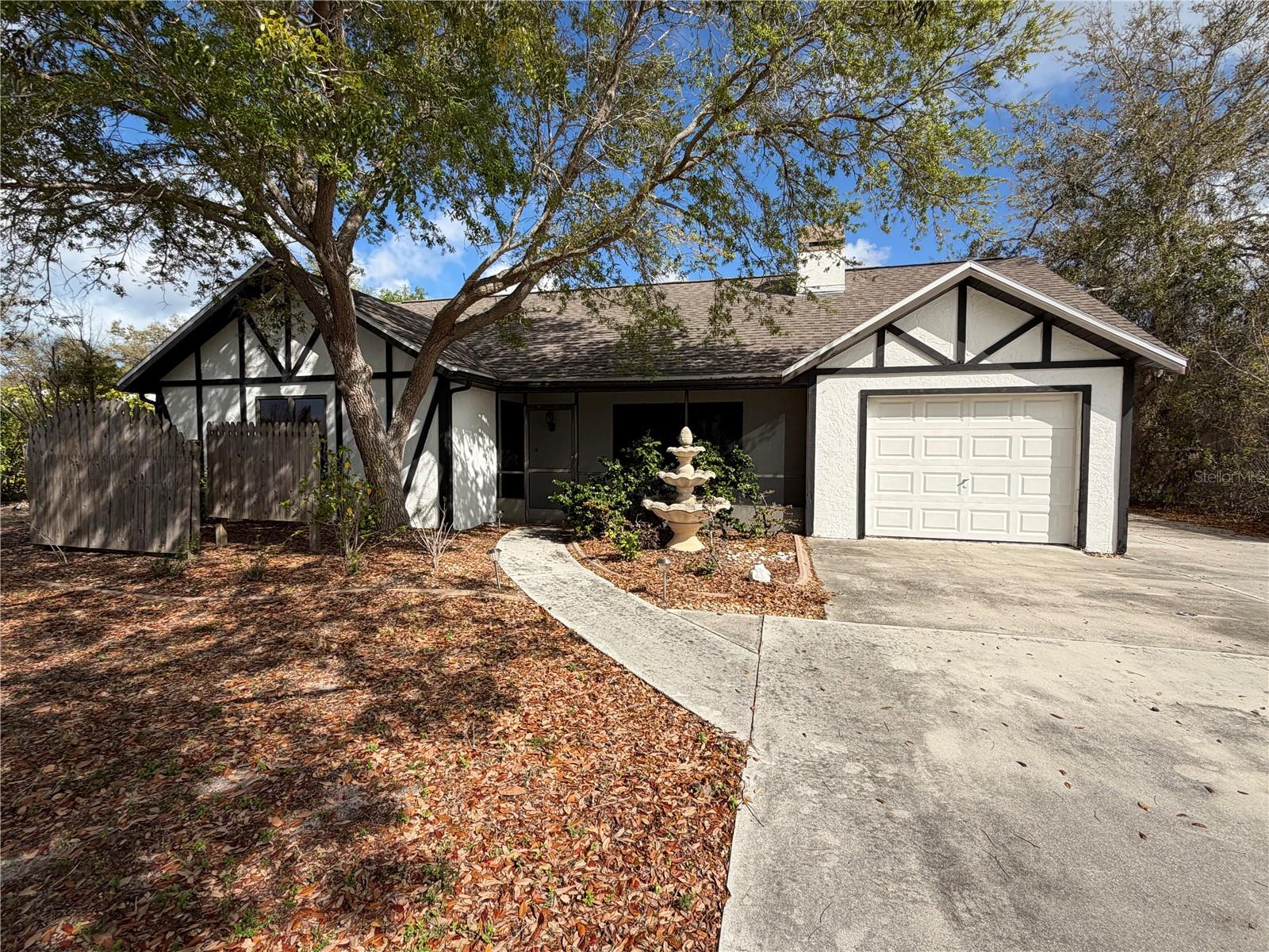 Single Family Residence in ENGLEWOOD, FL - Daniel Dourado
