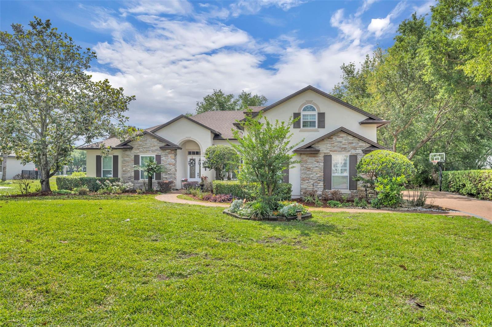 Single Family Residence in WINTER GARDEN, FL - Daniel Dourado