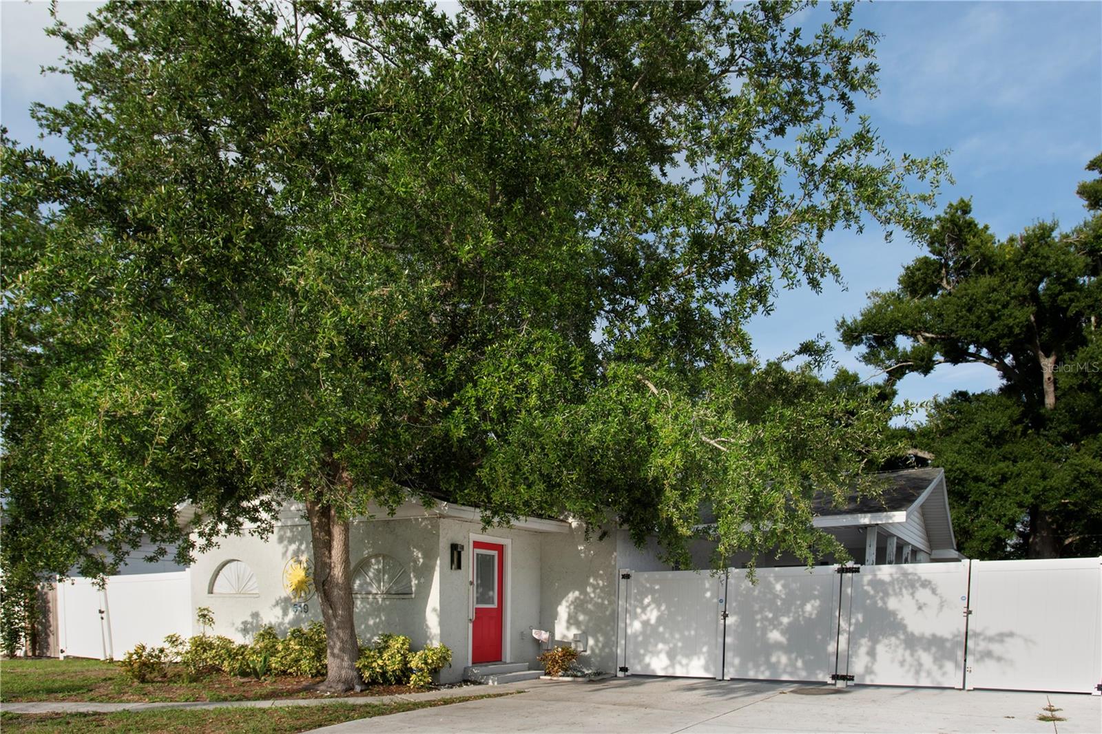 Single Family Residence in BRADENTON, FL - Daniel Dourado