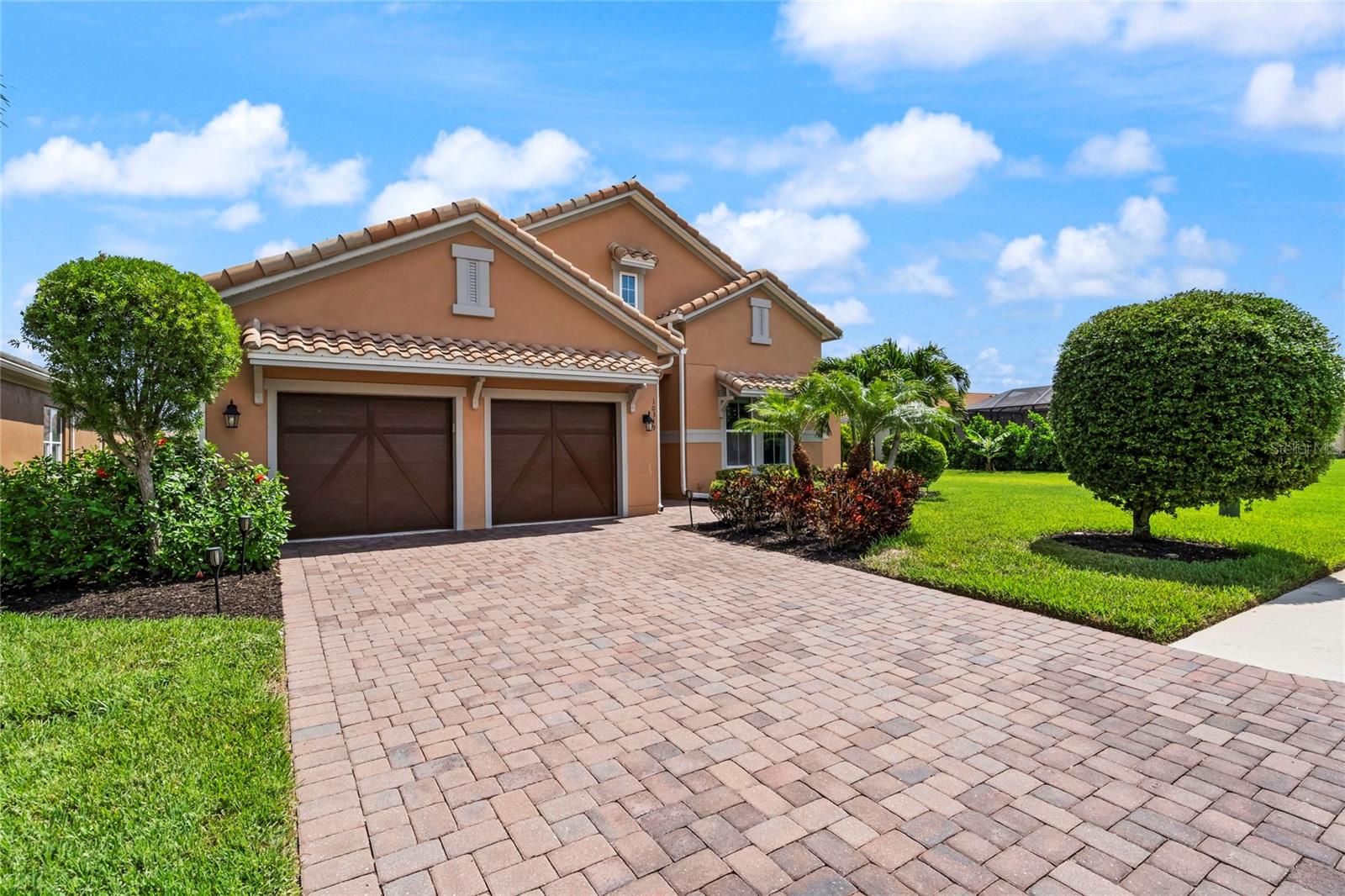 Single Family Residence in BRADENTON, FL - Daniel Dourado