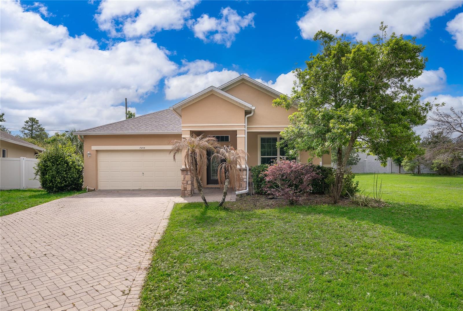 Single Family Residence in DAVENPORT, FL - Daniel Dourado