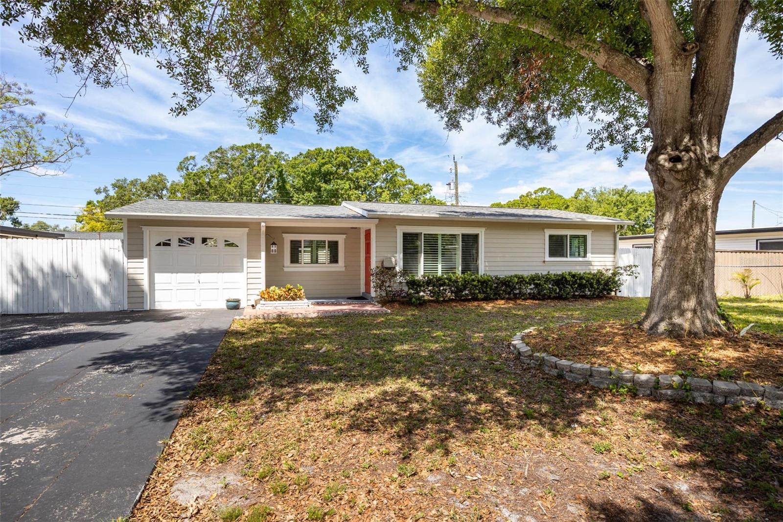 Single Family Residence em ST PETERSBURG, FL - Daniel Dourado