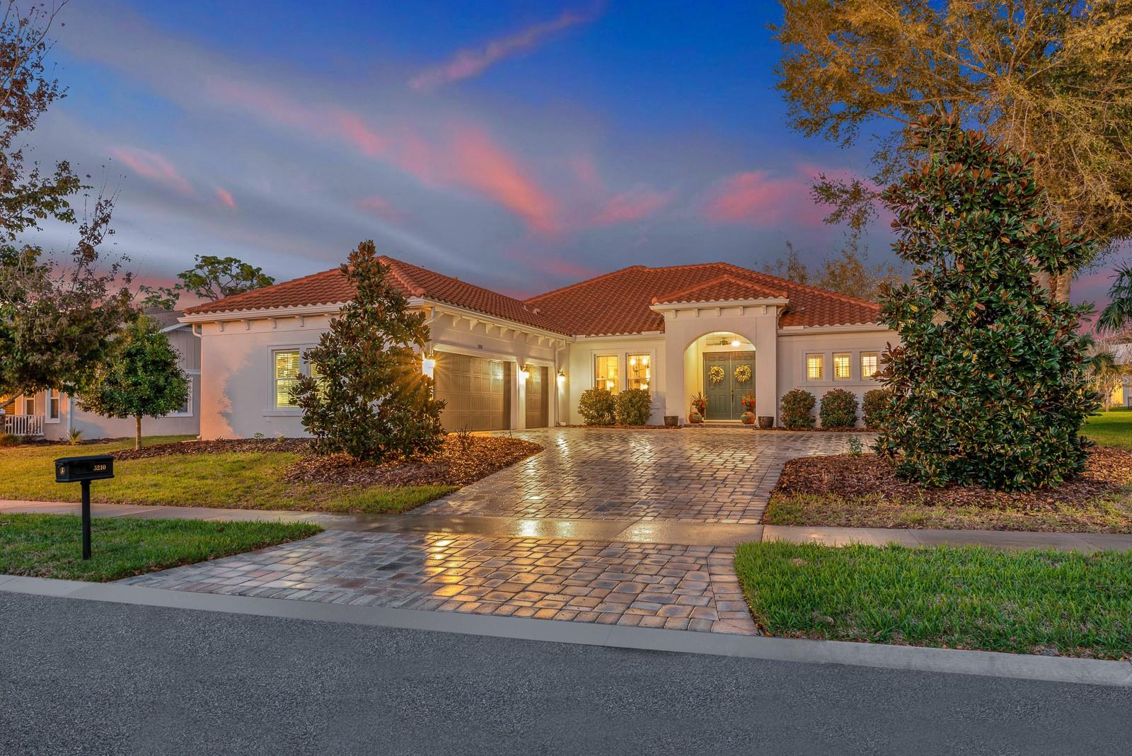 Single Family Residence in LITHIA, FL - Daniel Dourado