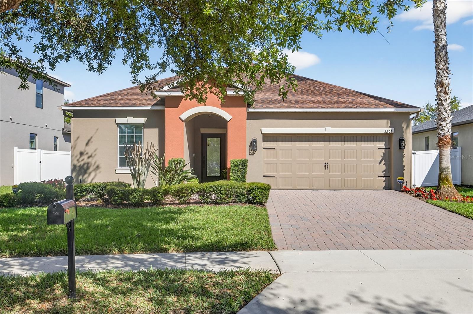 Single Family Residence in WINTER GARDEN, FL - Daniel Dourado