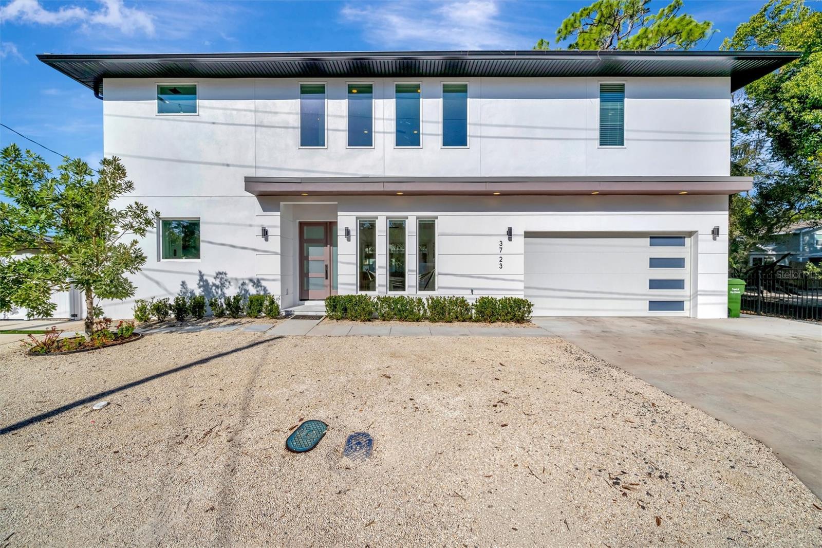 Single Family Residence in SARASOTA, FL - Daniel Dourado