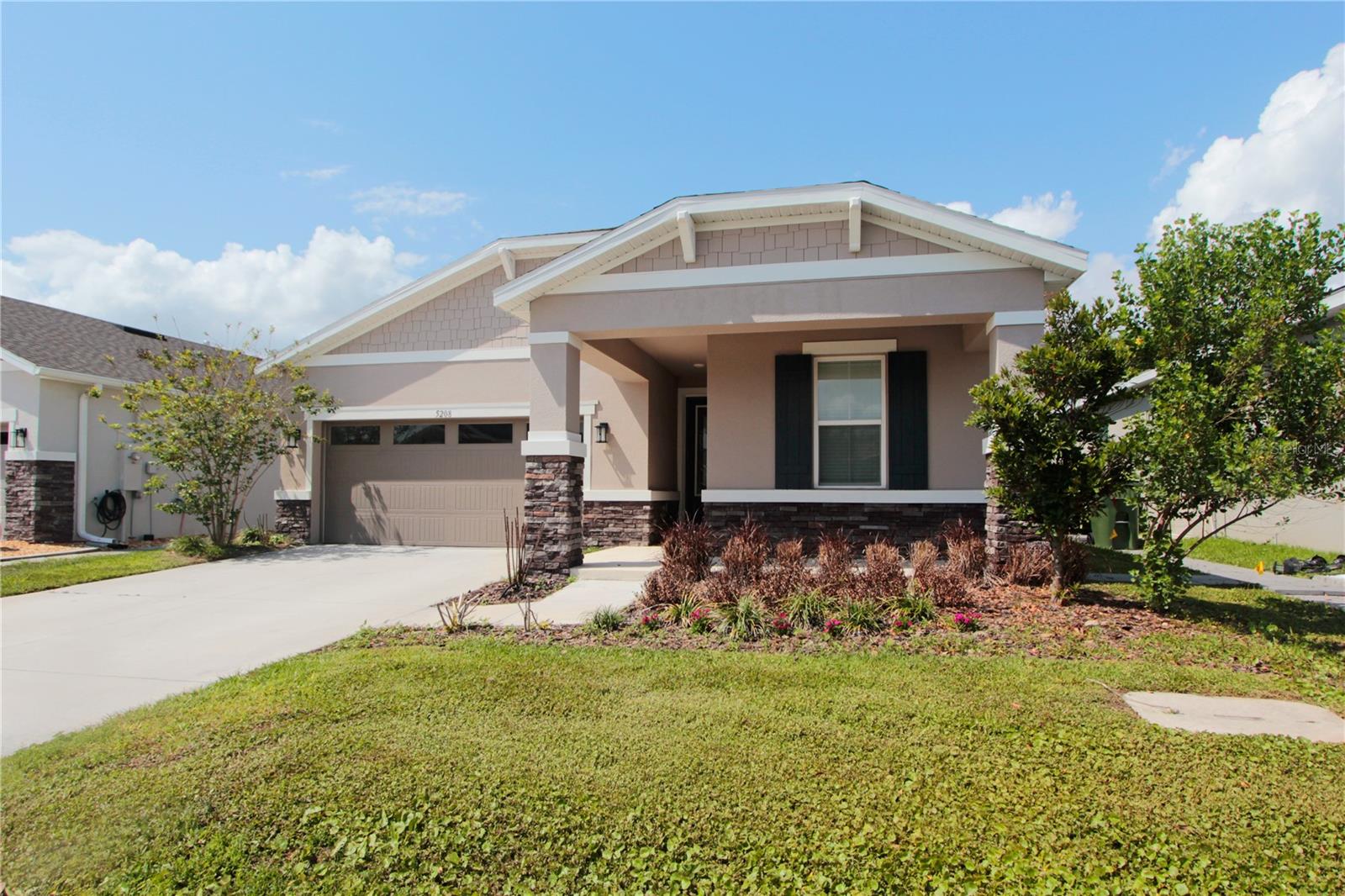Single Family Residence in OKAHUMPKA, FL - Daniel Dourado