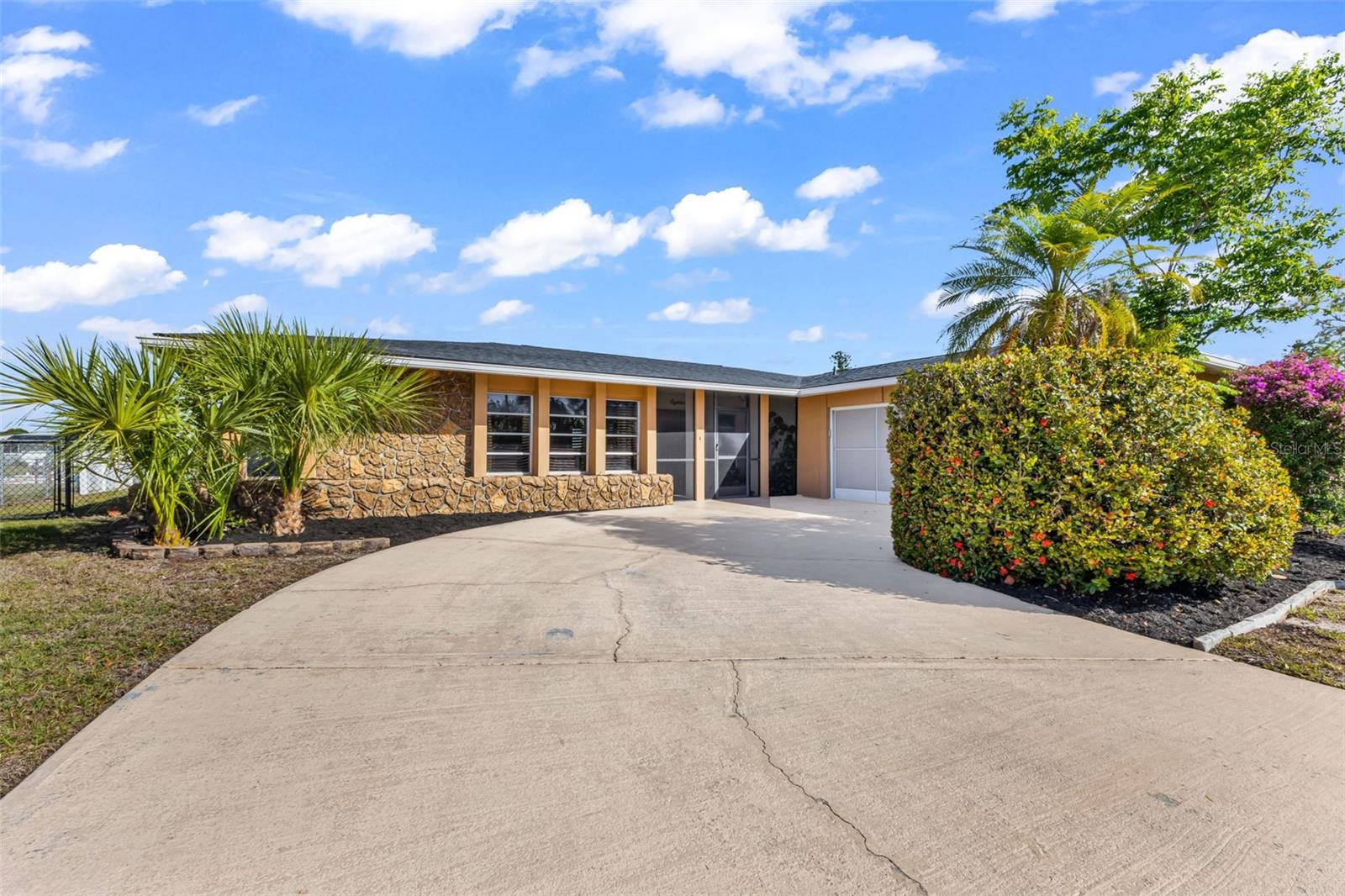 Single Family Residence em ROTONDA WEST, FL - Daniel Dourado