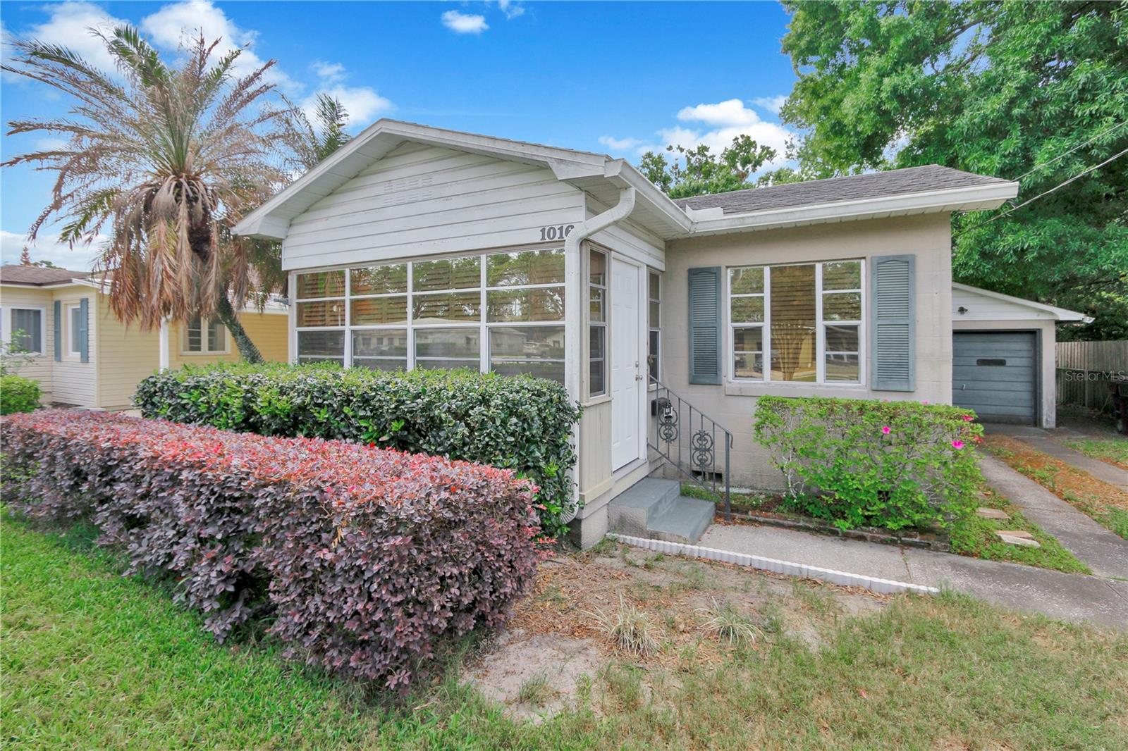Single Family Residence in ORLANDO, FL - Daniel Dourado