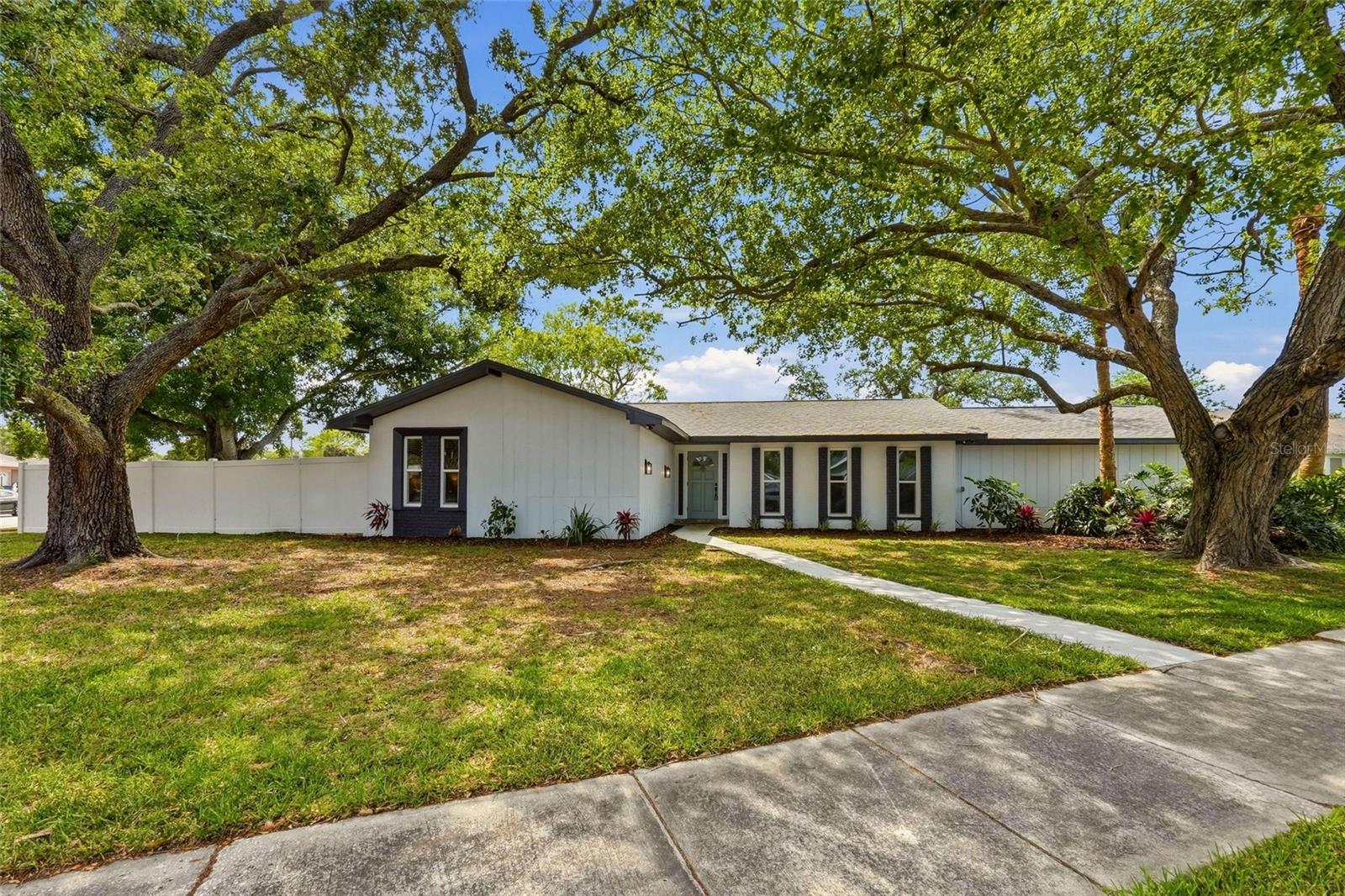 Single Family Residence em SEMINOLE, FL - Daniel Dourado