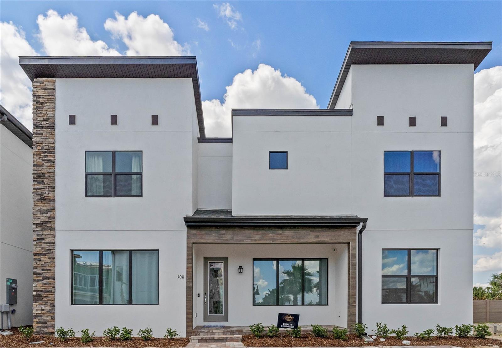 Single Family Residence in DAVENPORT, FL - Daniel Dourado