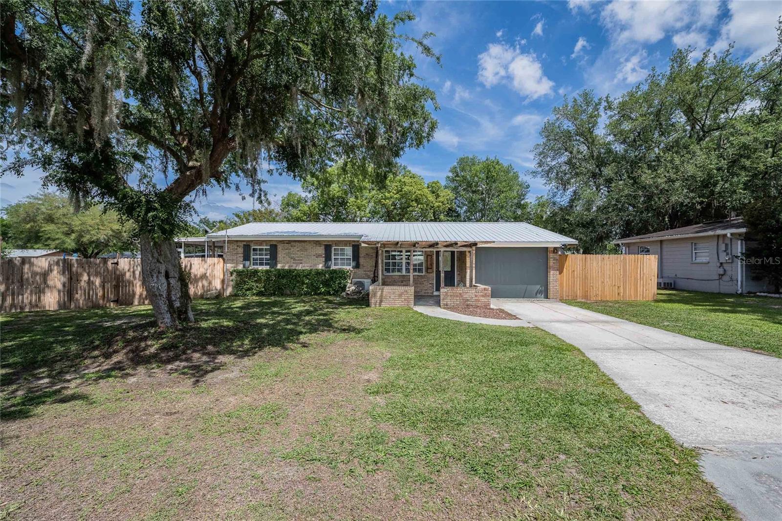 Single Family Residence in FORT MEADE, FL - Daniel Dourado