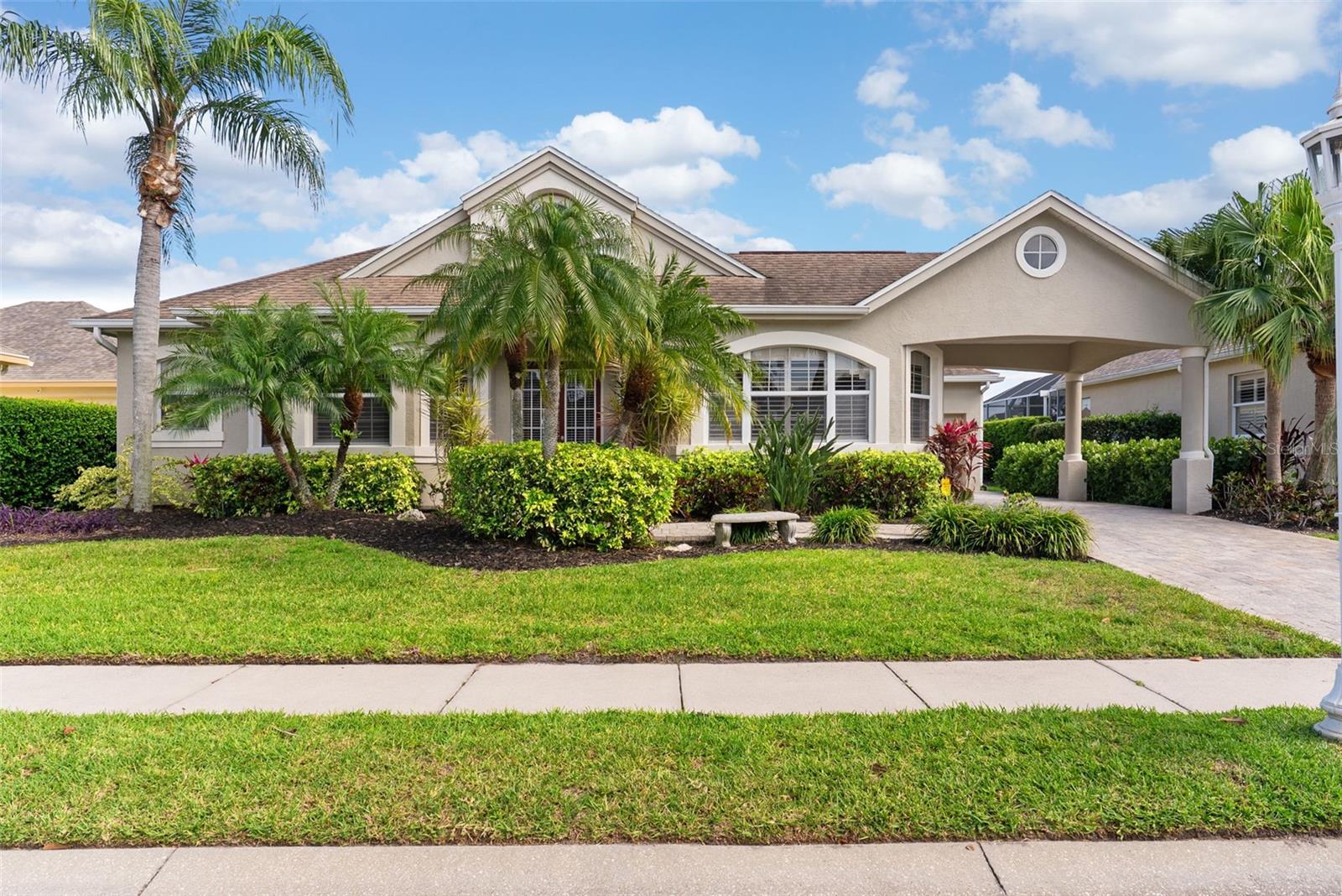 Single Family Residence in BRADENTON, FL - Daniel Dourado