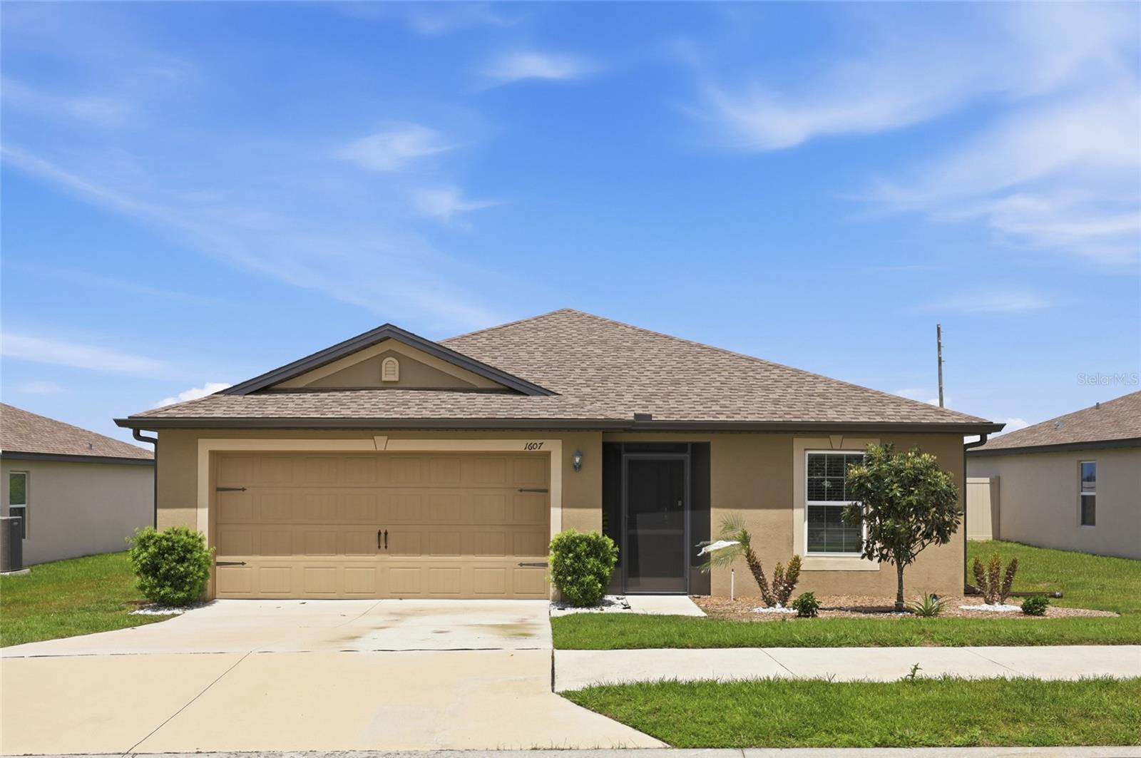 Single Family Residence in DUNDEE, FL - Daniel Dourado
