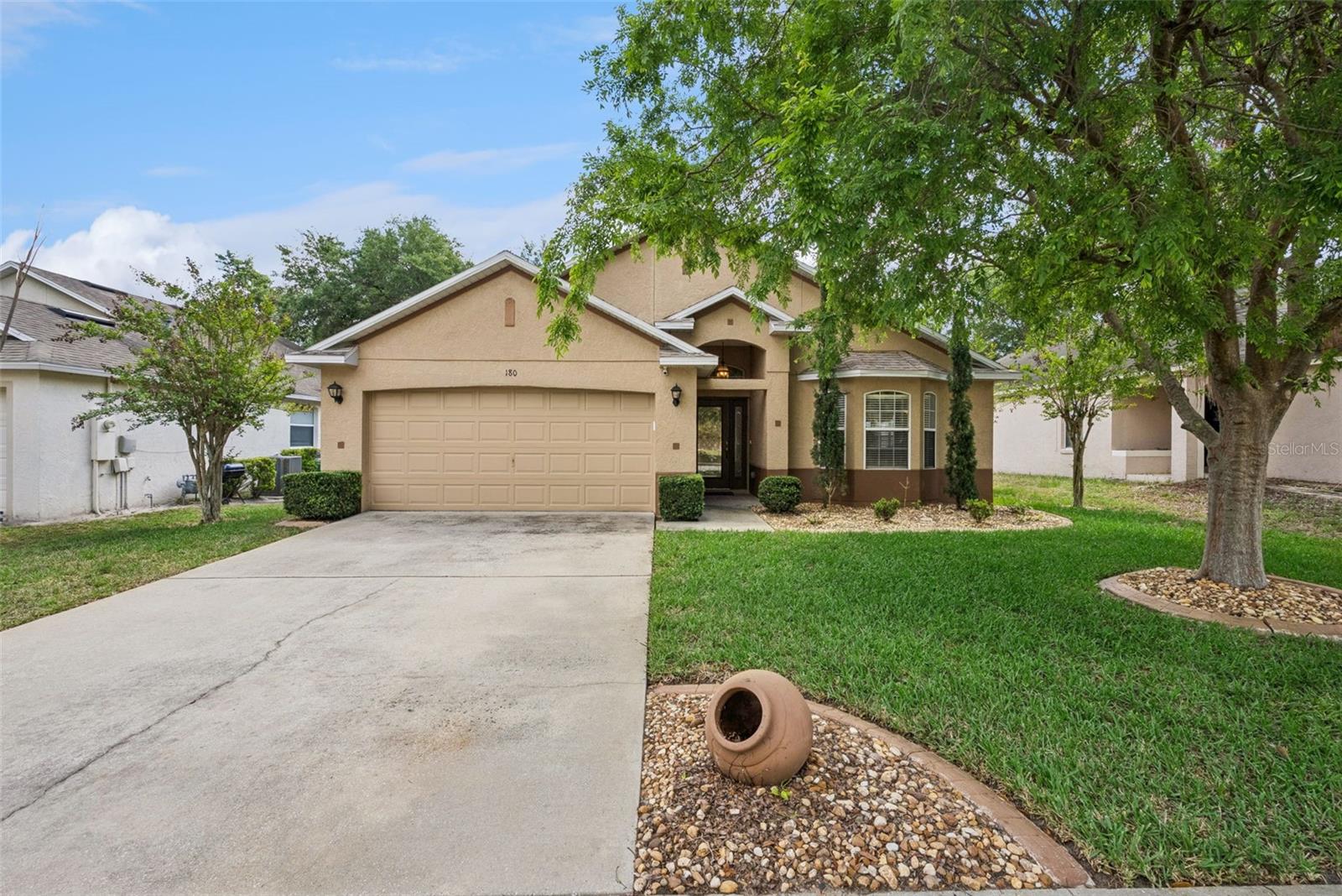 Single Family Residence in DELTONA, FL - Daniel Dourado