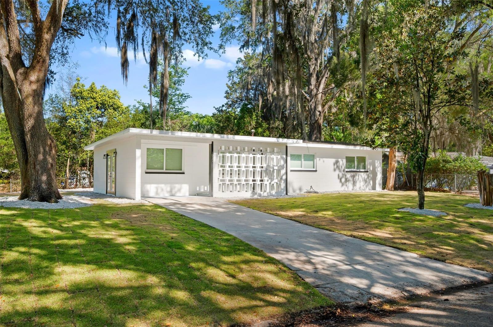 Single Family Residence in GAINESVILLE, FL - Daniel Dourado