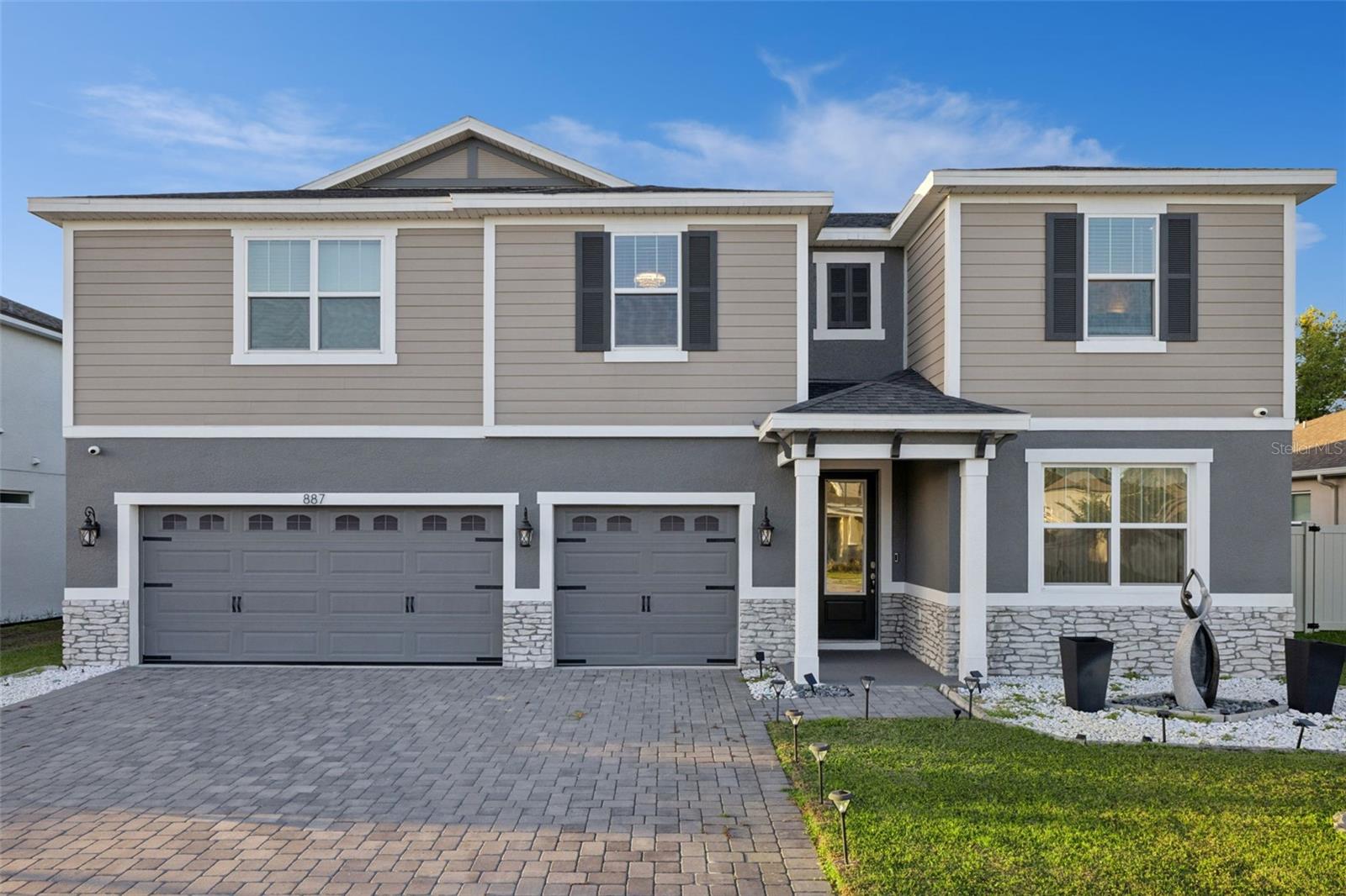 Single Family Residence in DELAND, FL - Daniel Dourado