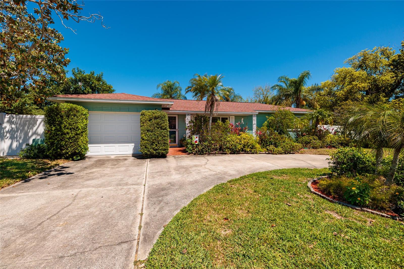 Single Family Residence em SEMINOLE, FL - Daniel Dourado