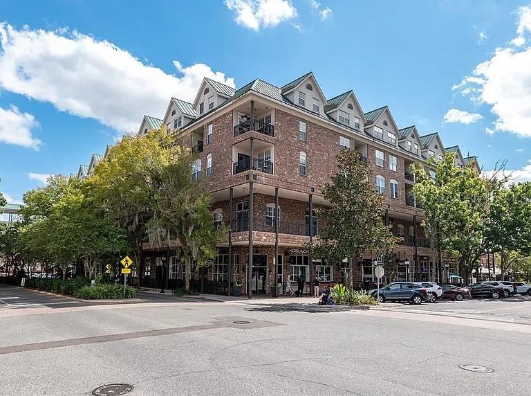 Condominium in GAINESVILLE, FL - Daniel Dourado