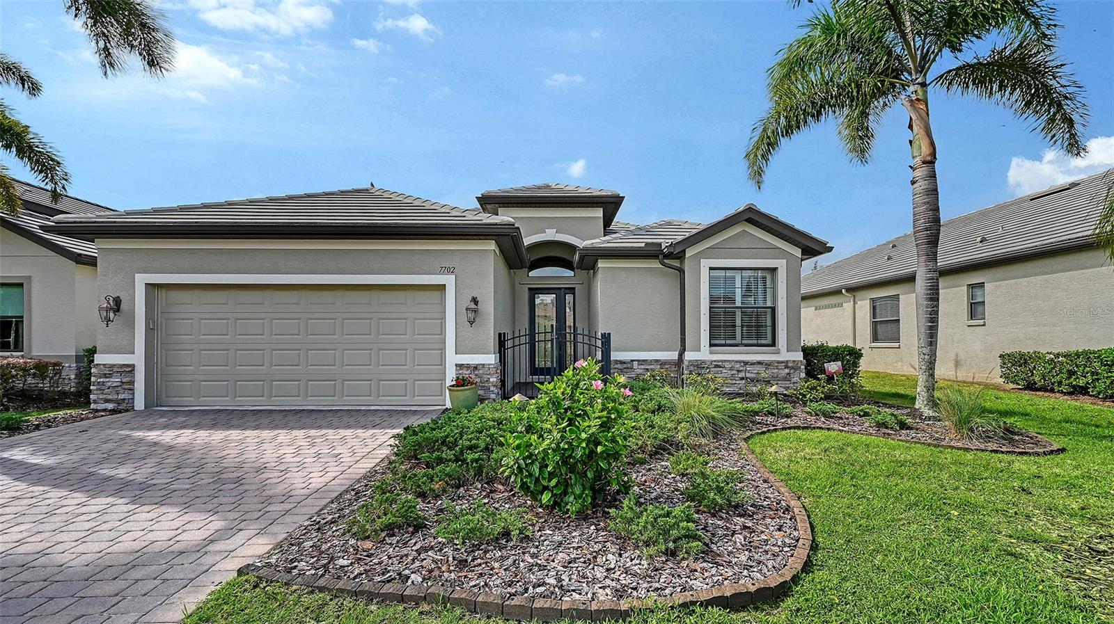 Single Family Residence in BRADENTON, FL - Daniel Dourado