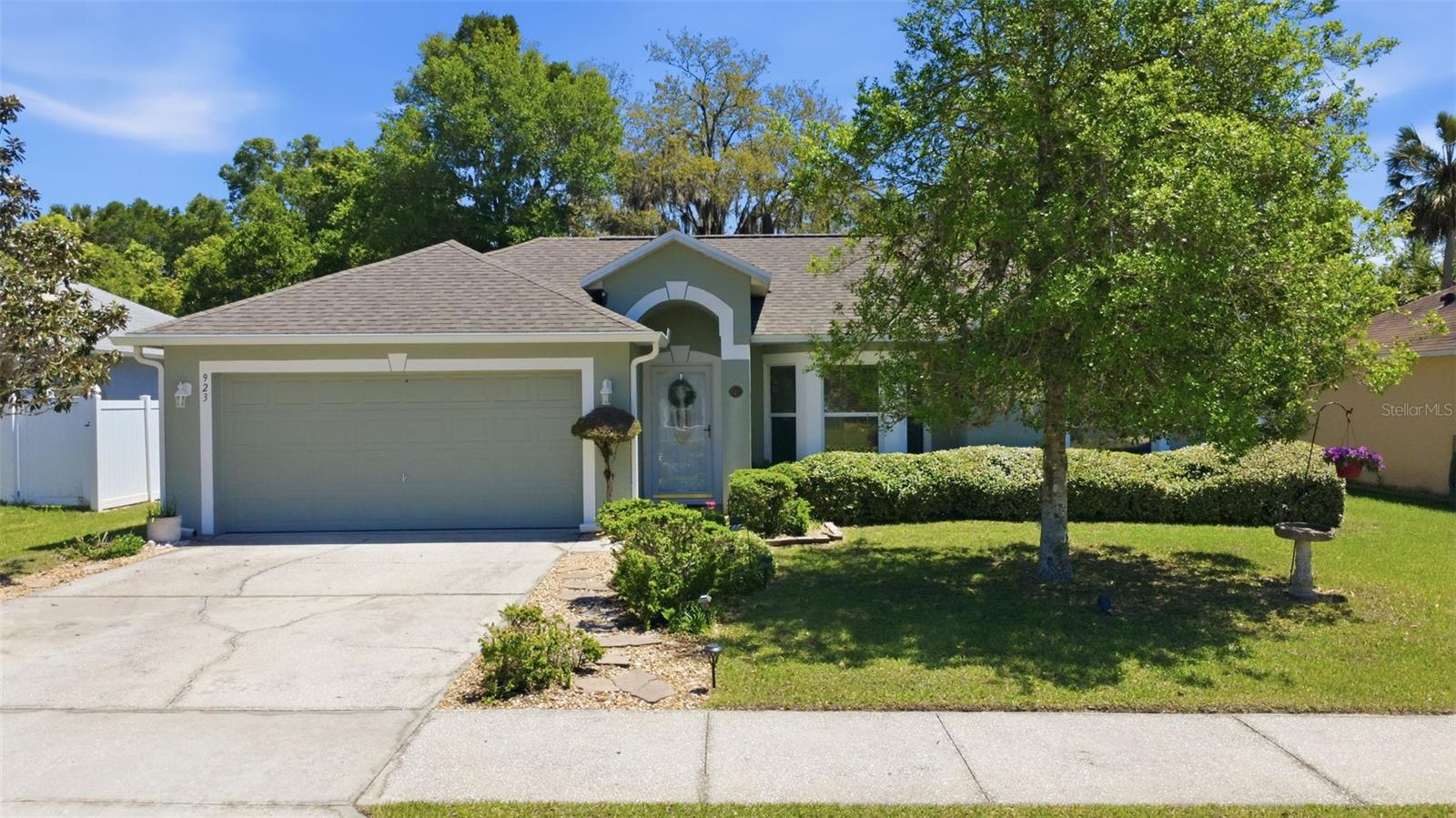Single Family Residence in DELAND, FL - Daniel Dourado