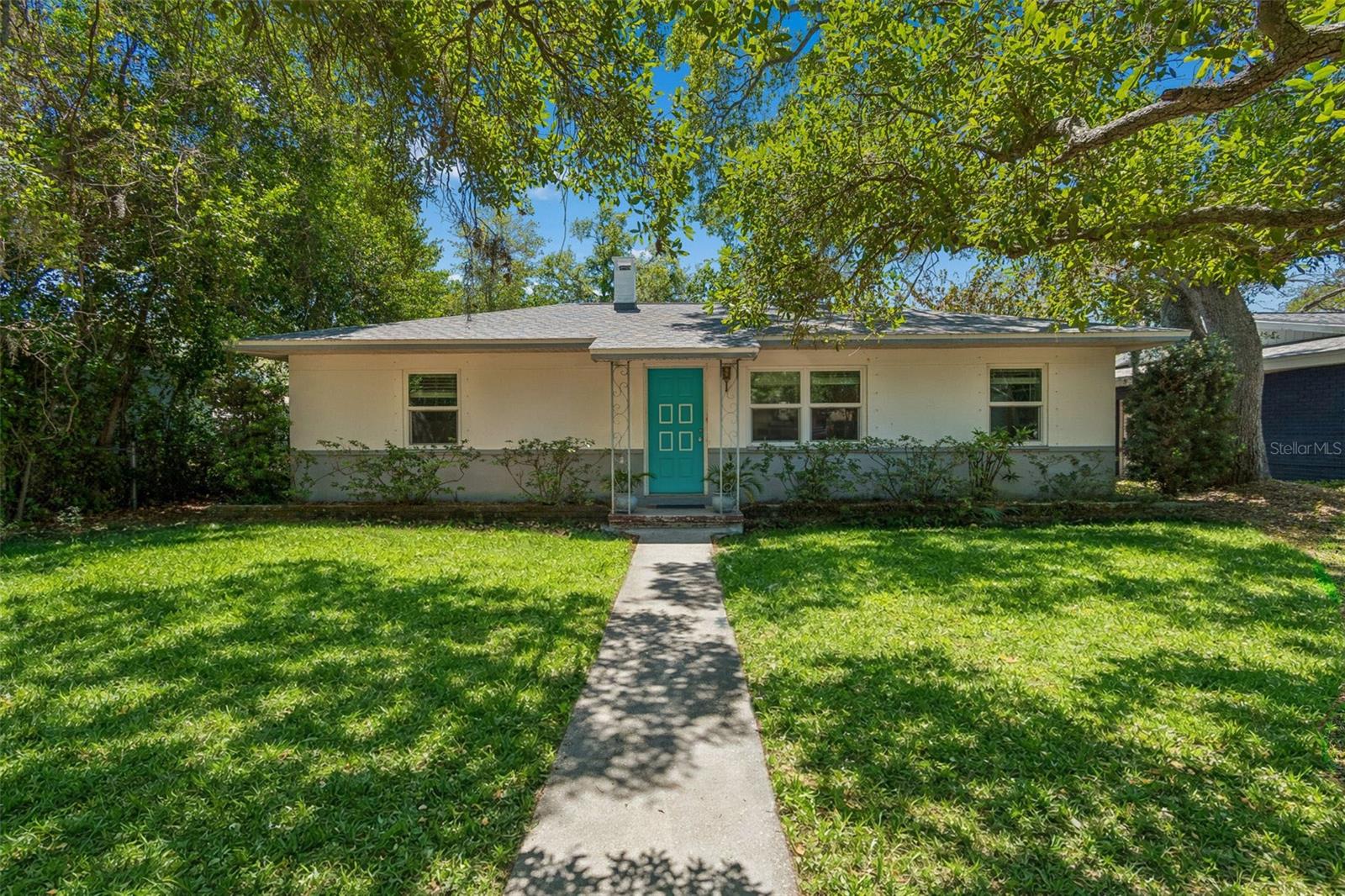 Single Family Residence in GULFPORT, FL - Daniel Dourado