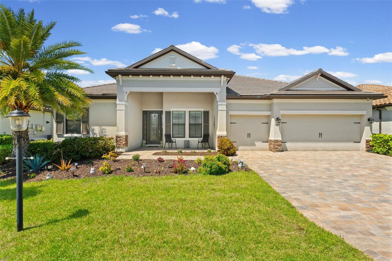 Single Family Residence in LAKEWOOD RANCH, FL - Daniel Dourado