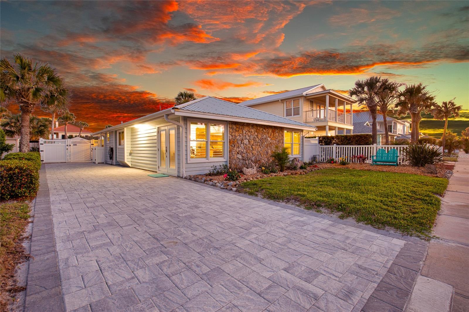 Single Family Residence in NEW SMYRNA BEACH, FL - Daniel Dourado