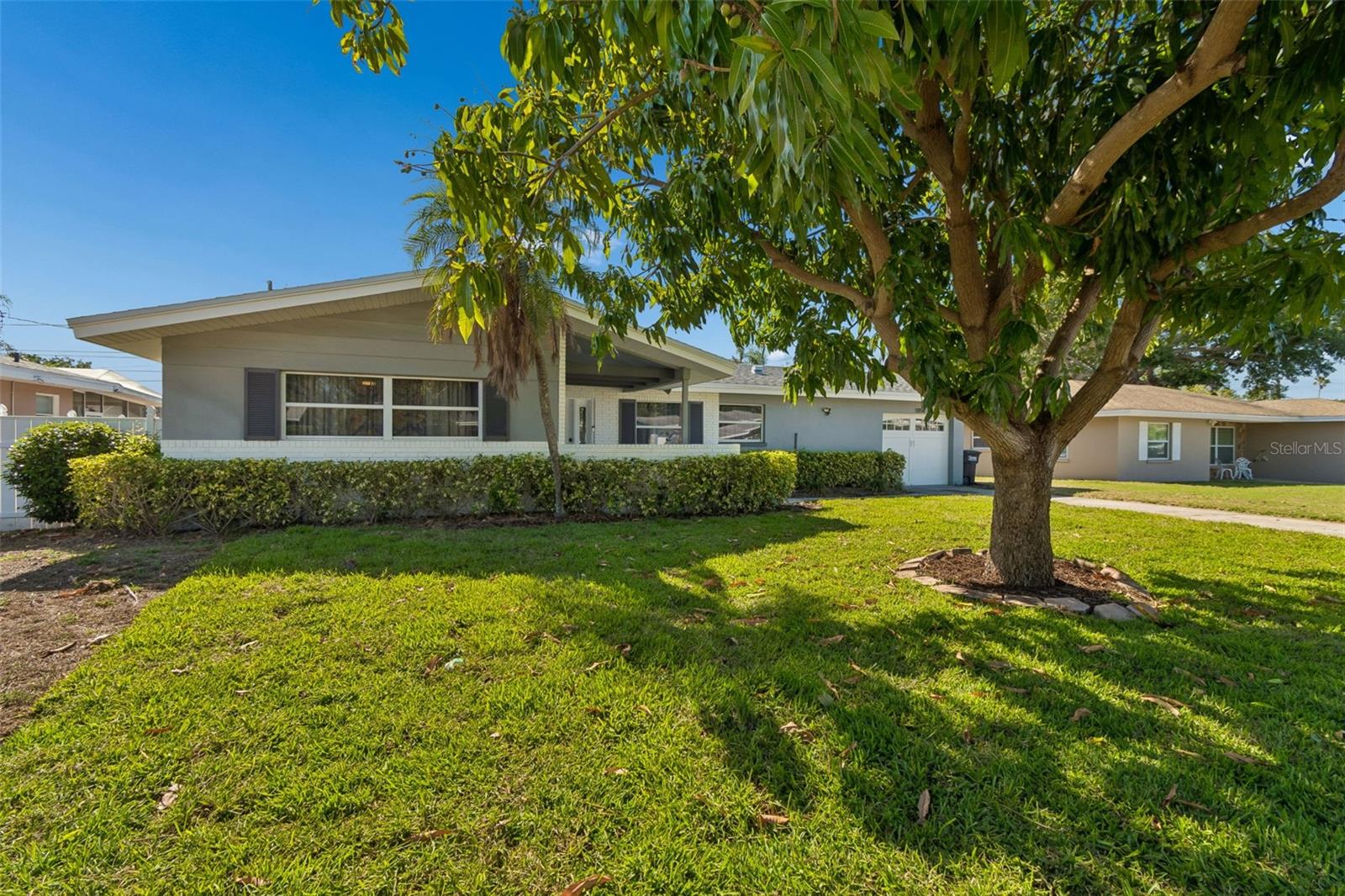 Single Family Residence in CLEARWATER, FL - Daniel Dourado