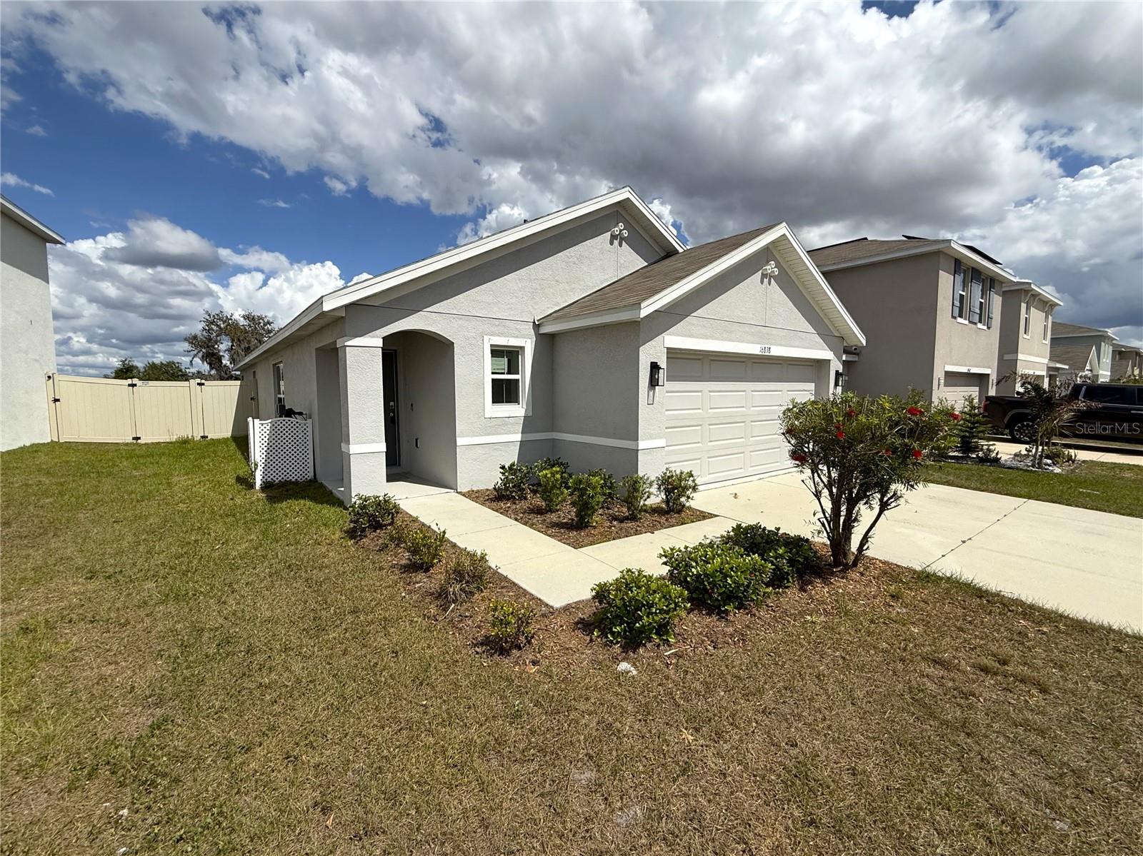 Single Family Residence in WIMAUMA, FL - Daniel Dourado